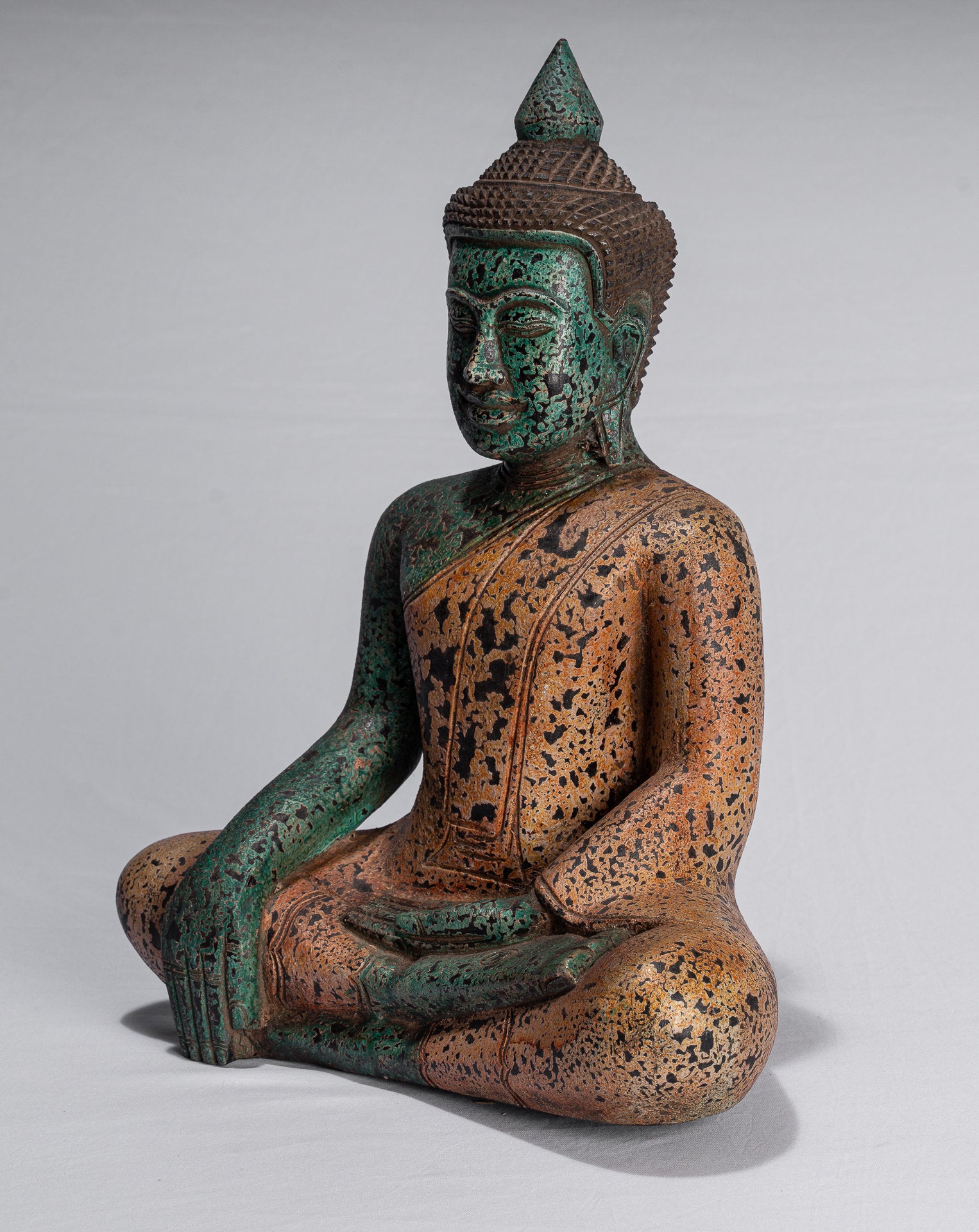 Statue Buddha - Antique Khmer Style SE Asia Seduto l'Illuminismo in legno Statua Buddha - 39 cm/16 "