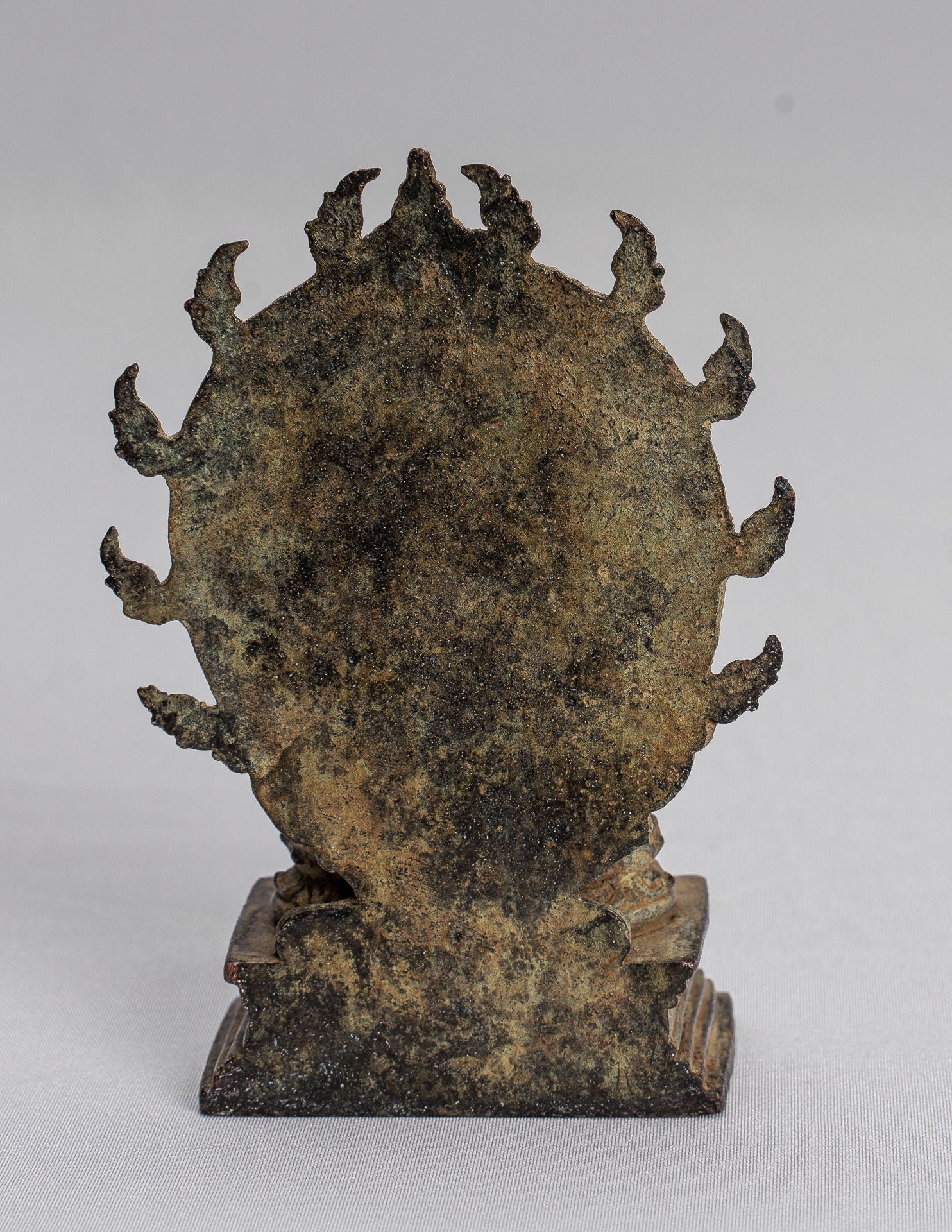 Tara-Statue – Majapahit sitzende Bronze-Devi-Tara-Statue im antiken Java-Stil – 10,5 cm.