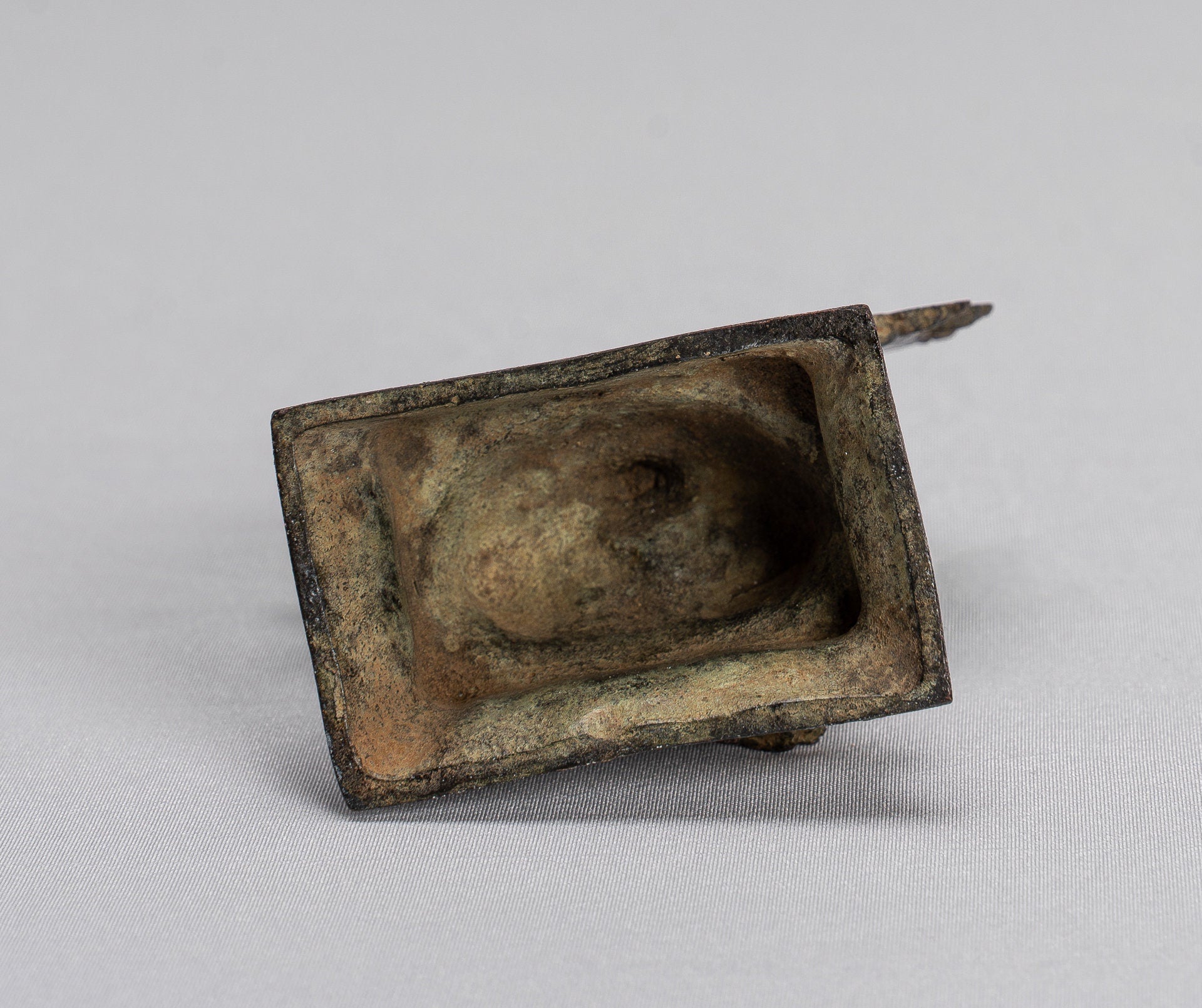 Tara-Statue – Majapahit sitzende Bronze-Devi-Tara-Statue im antiken Java-Stil – 10,5 cm.