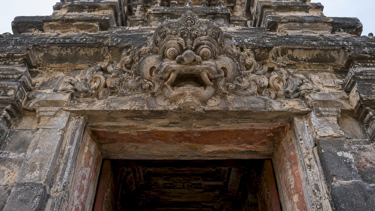 Kirtimukha carved above temple doorway