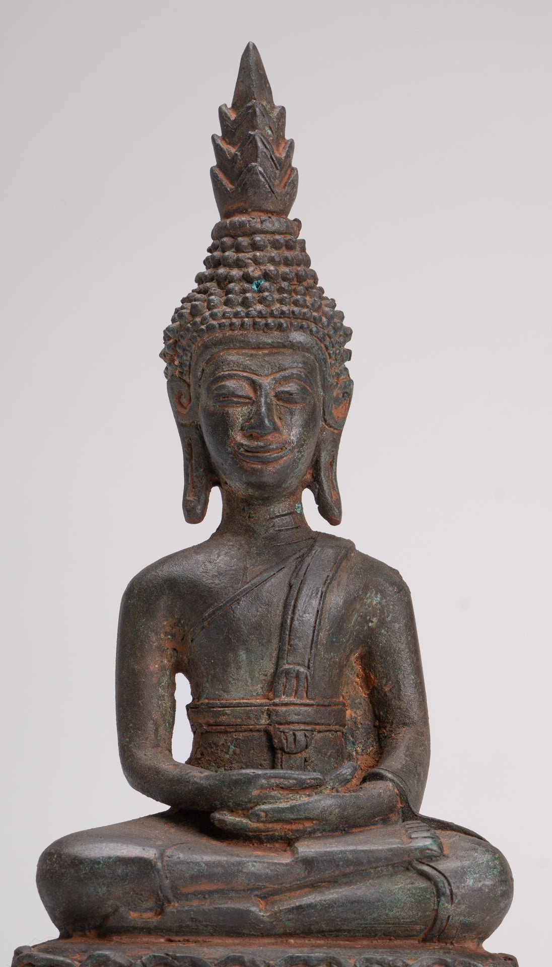 Estatua de Buda - Estatua de Buda de meditación estilo antiguo sentado de Laos - 31 cm/12"