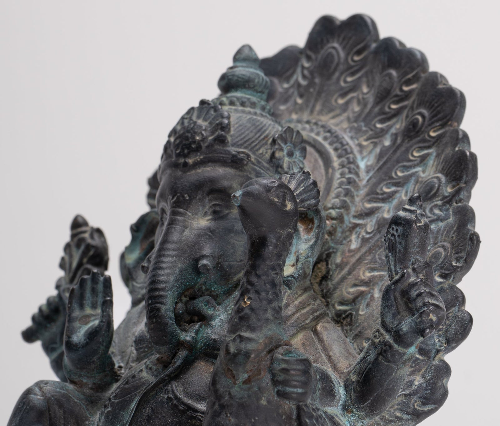 Ganesh - Estatua antigua de bronce de estilo tailandés de Mayuresha Ganapathy sentada - 13 cm/5"