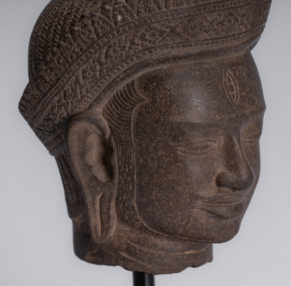 Statua di Lokeshvara - Testa di Lokeshvara in stile Khmer antico montata in pietra in stile Koh Ker - 32 cm/13"