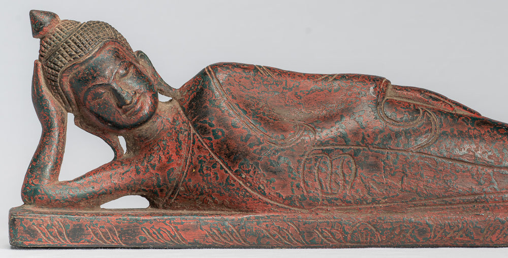 Statua di Buddha - Statua di Buddha Nirvana reclinato in legno in stile Khmer antico del sud-est asiatico - Lunga 40 cm