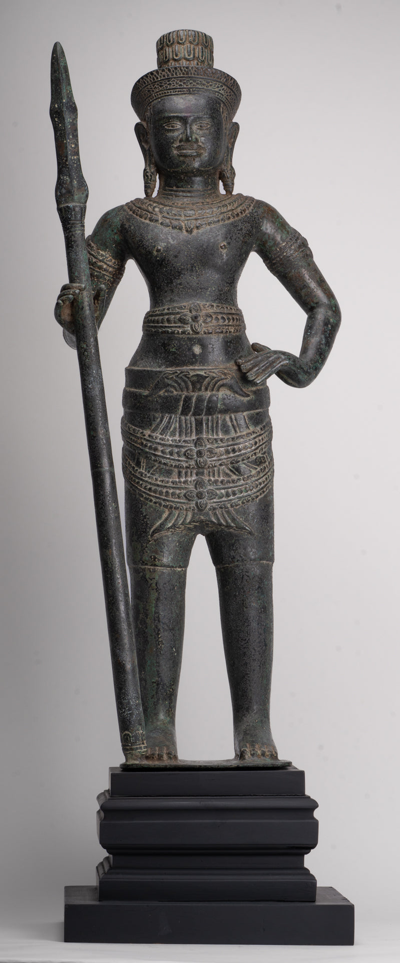 Shiva antique de style khmer en bronze debout de style Angkor Wat avec lance - 91 cm/36"