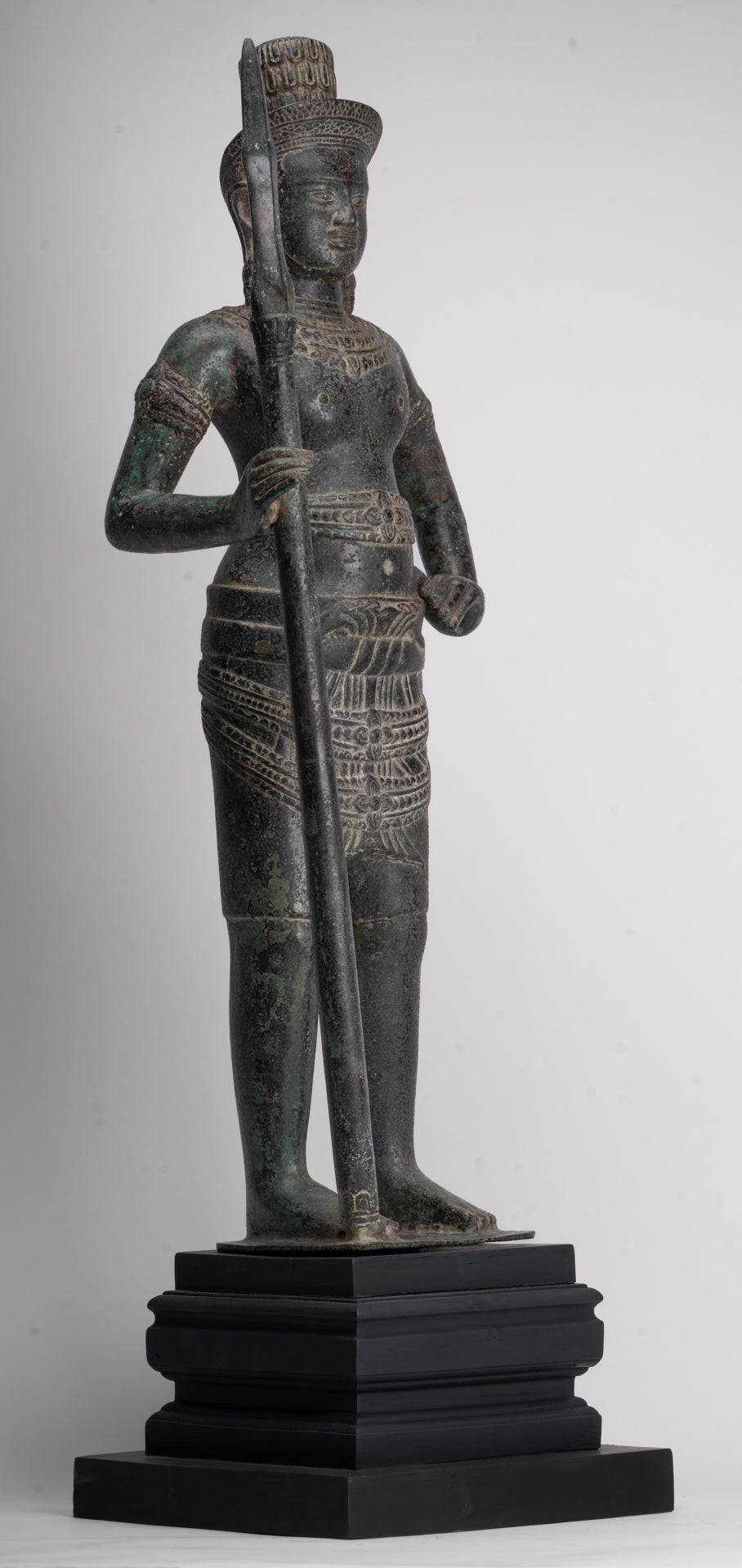 Shiva antique de style khmer en bronze debout de style Angkor Wat avec lance - 91 cm/36"