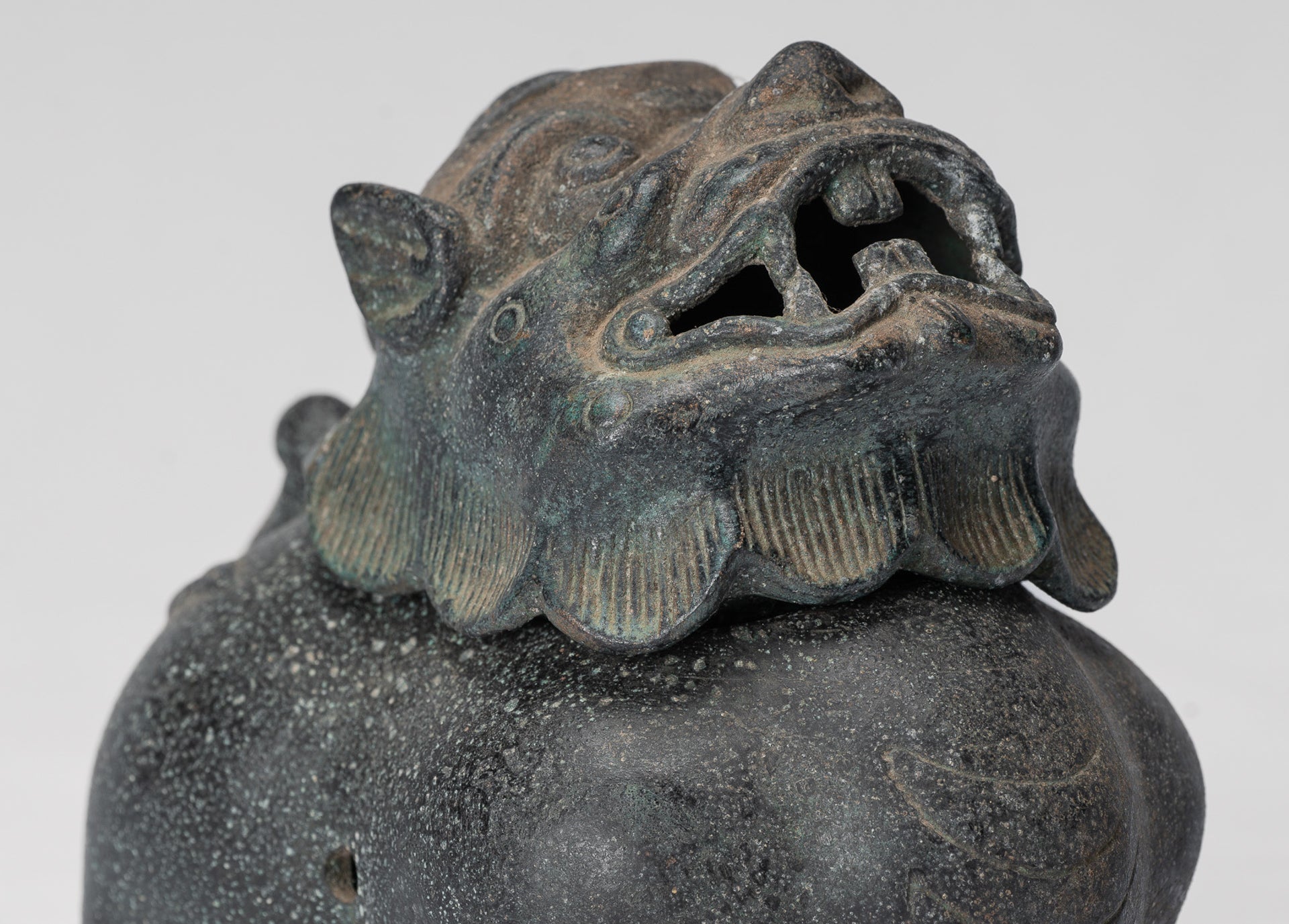 Incensiere o bruciatore di incenso con drago in due pezzi in bronzo antico in stile cinese e supporto per bastoncini di incenso - 12 cm di altezza