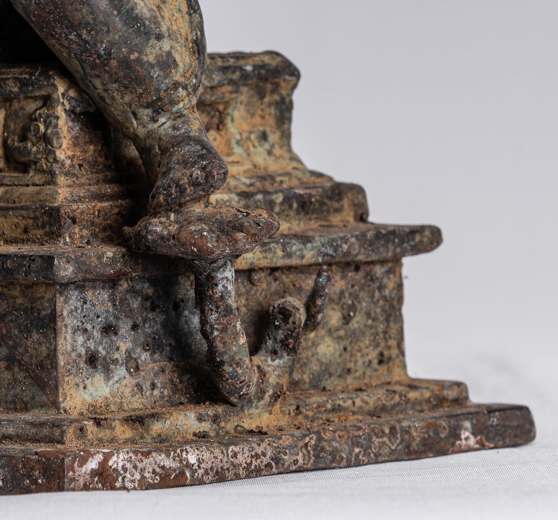 Statue de Bouddha – Statue de Bouddha de protection javanaise en bronze de style indonésien antique – 28 cm/11"