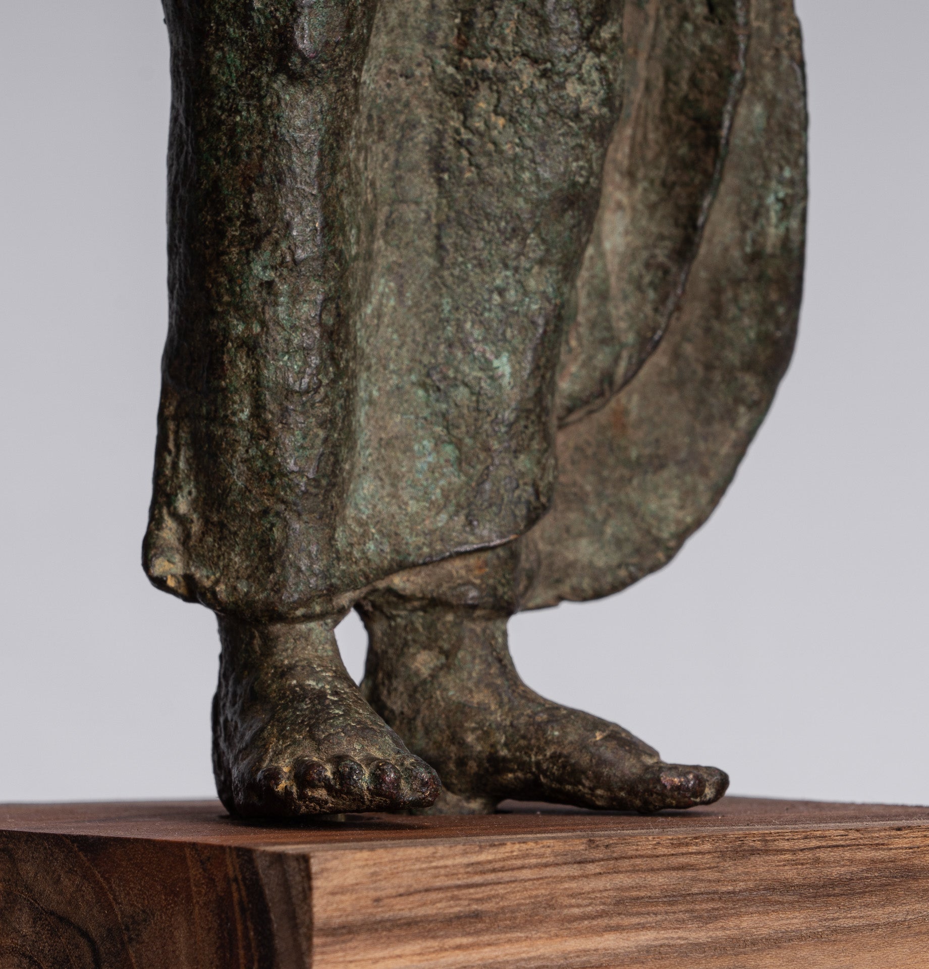 Statue de Bouddha – Statue de Bouddha de protection debout javanaise de style indonésien antique – 43 cm/17"