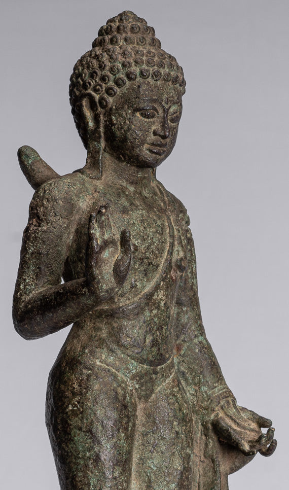 Statue de Bouddha – Statue de Bouddha de protection debout javanaise de style indonésien antique – 43 cm/17"