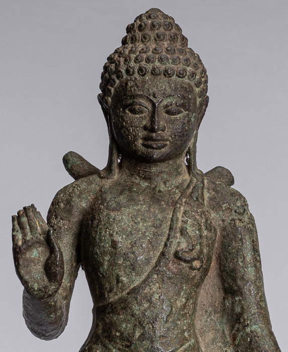 Statue de Bouddha – Statue de Bouddha de protection debout javanaise de style indonésien antique – 43 cm/17"