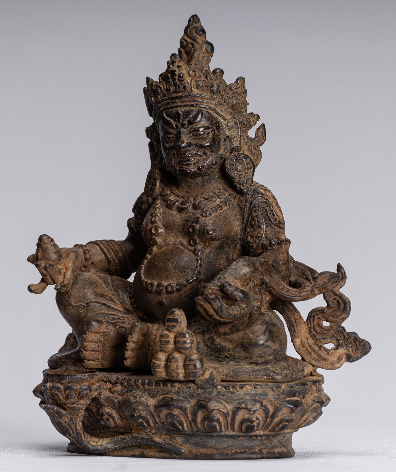 Statue de Jambhala – Antique Java Majapahit Style assis Jambhala Statue Dieu de la richesse – 21 cm/20,3 cm