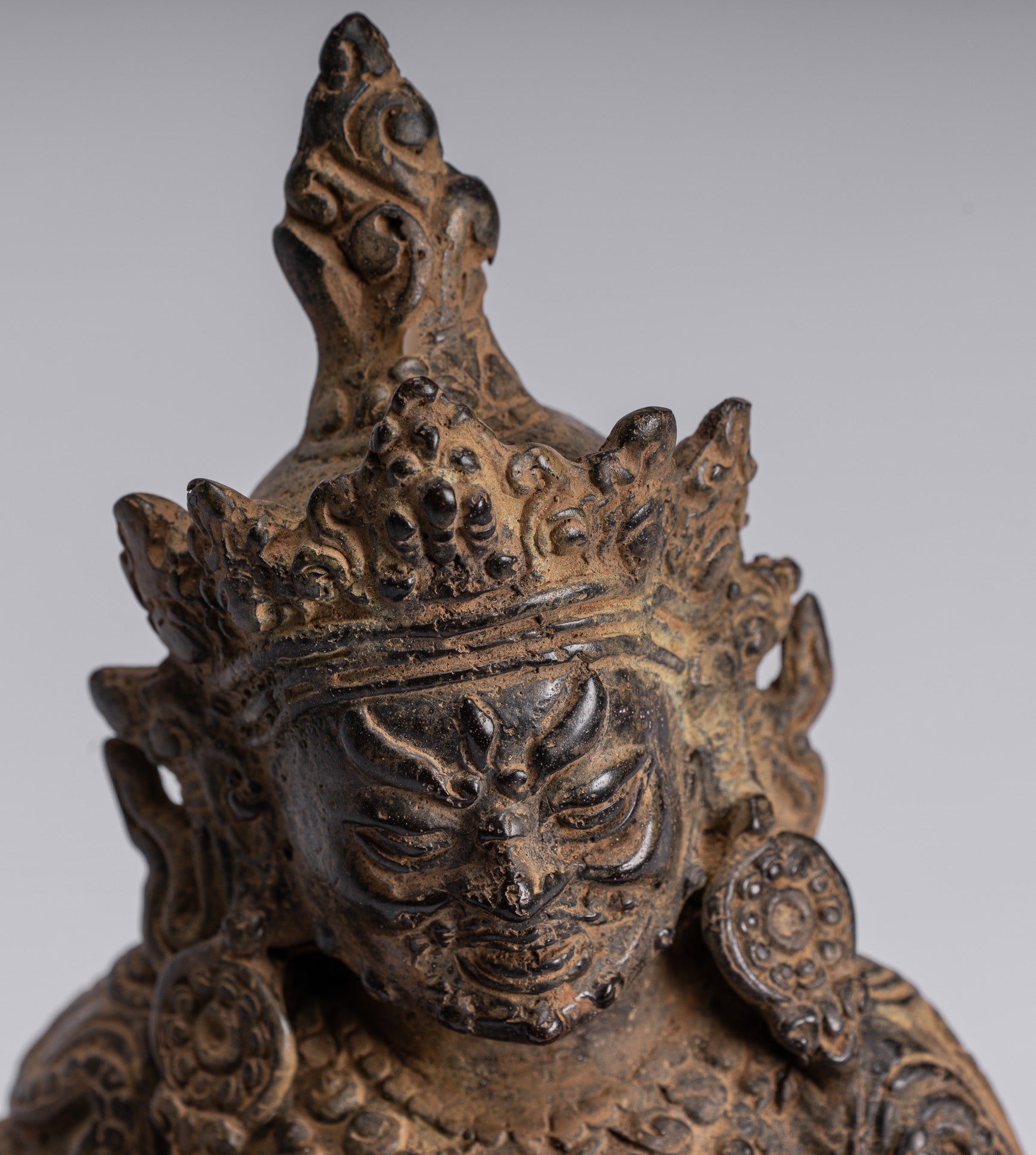 Statue de Jambhala – Antique Java Majapahit Style assis Jambhala Statue Dieu de la richesse – 21 cm/20,3 cm