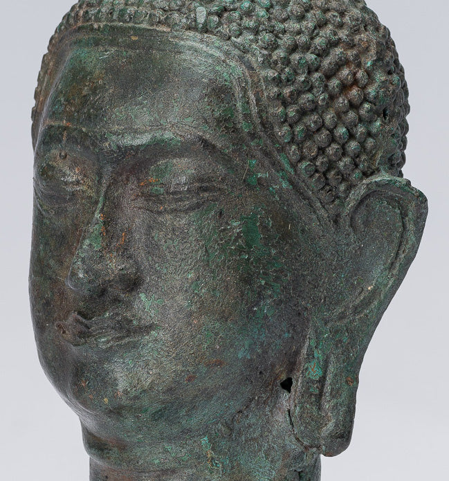 Buddha-Kopf – Bronze-Buddha-Kopf im antiken Thai-Stil, Sukhothai montiert – 17 cm.