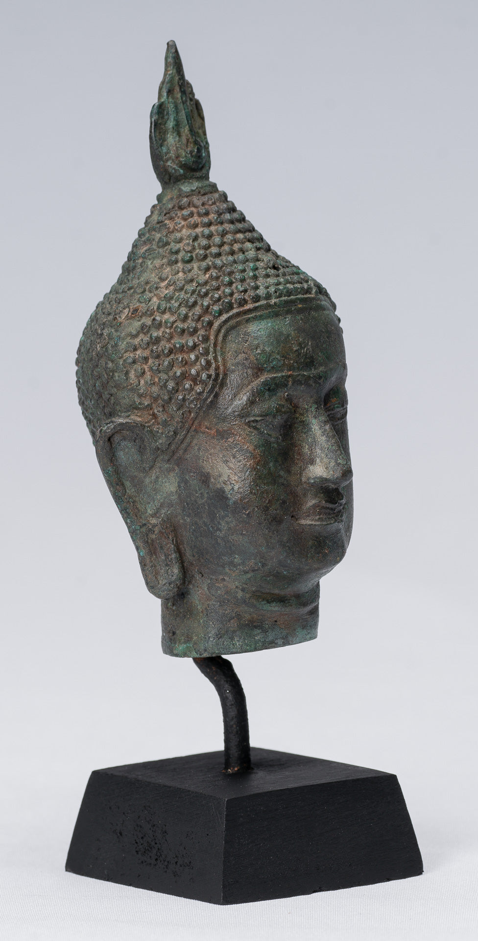 Buddha-Kopf – Bronze-Buddha-Kopf im antiken Thai-Stil, Sukhothai montiert – 17 cm.