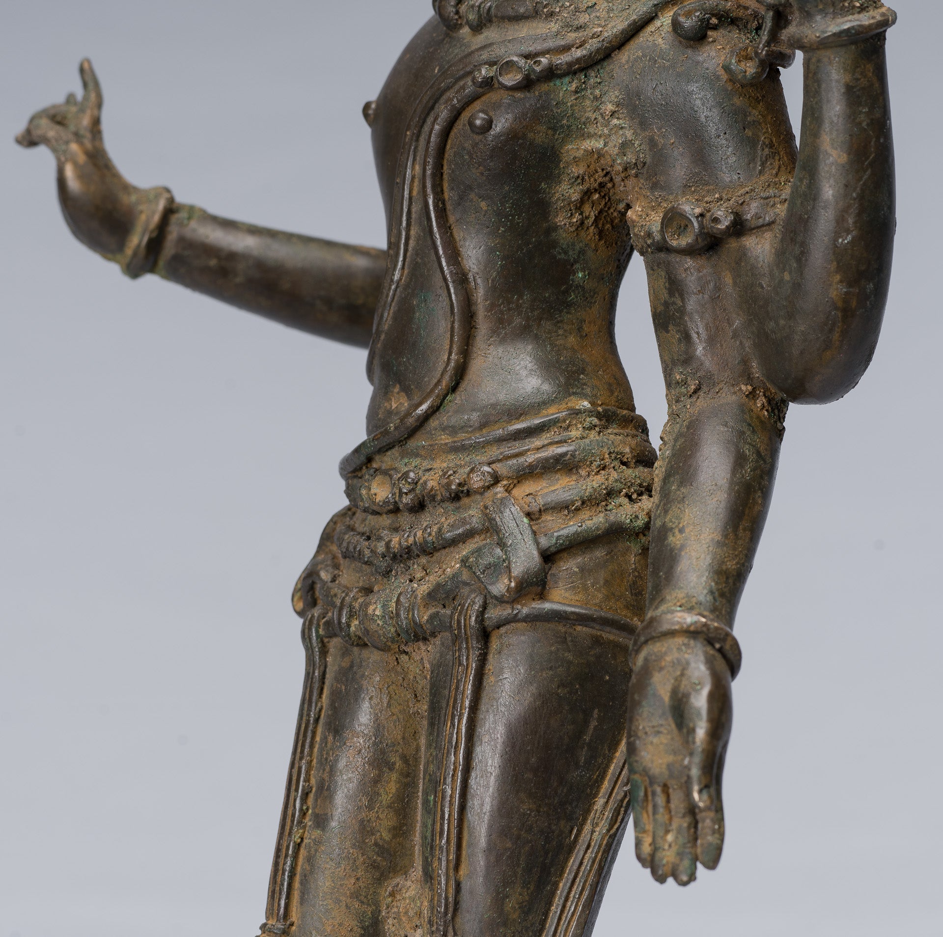 Tara-Statue – antike Majapahit-Statue aus Bronze, Devi-Tara-Statue im Java-Stil – 56 cm.