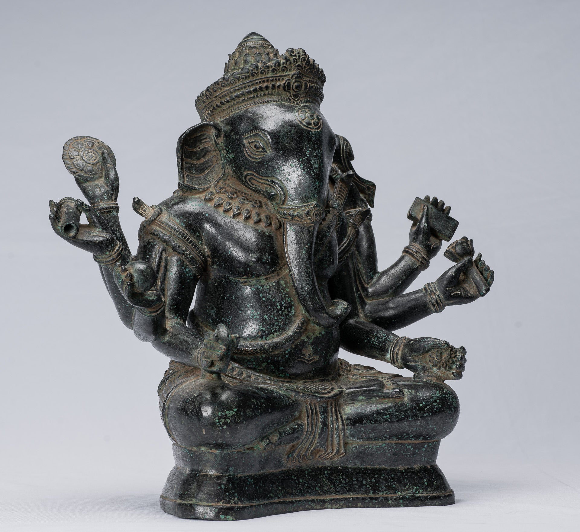 Ganesha-Statue – antike Bayon-Bronze im Khmer-Stil, sitzende achtarmige Ganesh-Statue – 38 cm.