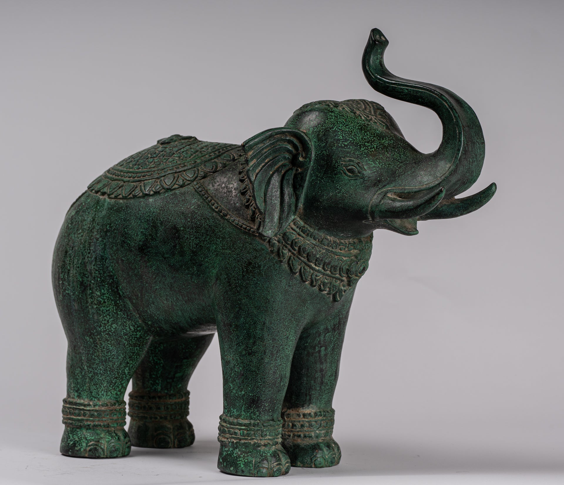 Antique Khmer Style Bronze in piedi statua di elefante - 38 cm/15 "di altezza