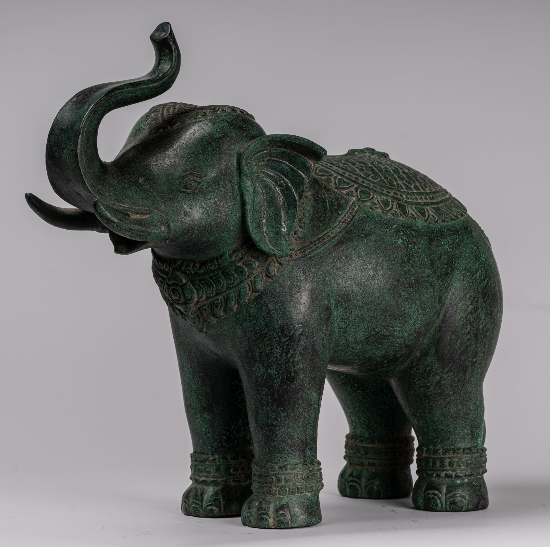 Antique Khmer Style Bronze in piedi statua di elefante - 38 cm/15 "di altezza