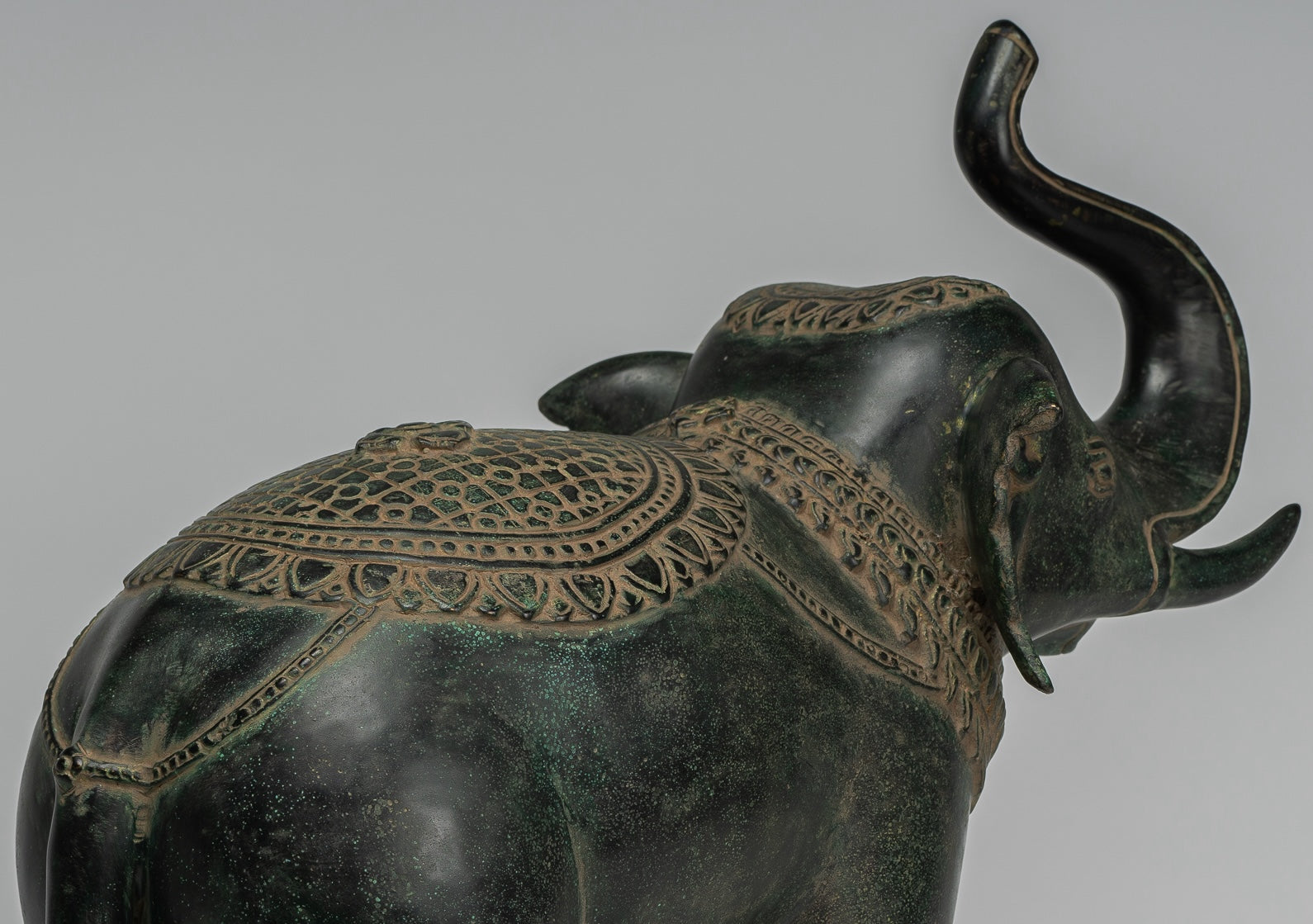 Estatua de elefante de trompetación de bronce de estilo jemer antiguo - 38 cm/15 "de alto