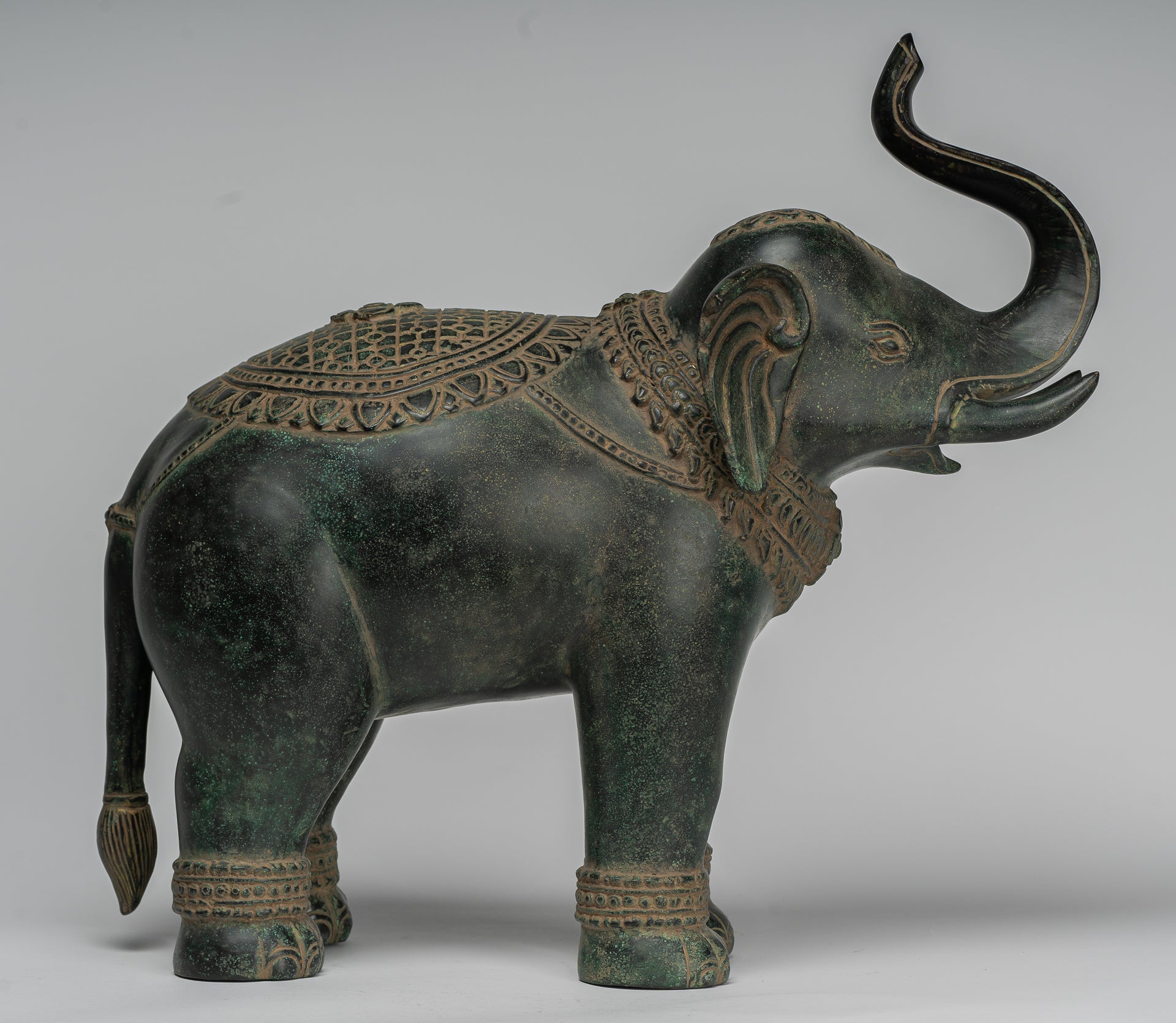 Estatua de elefante de trompetación de bronce de estilo jemer antiguo - 38 cm/15 "de alto