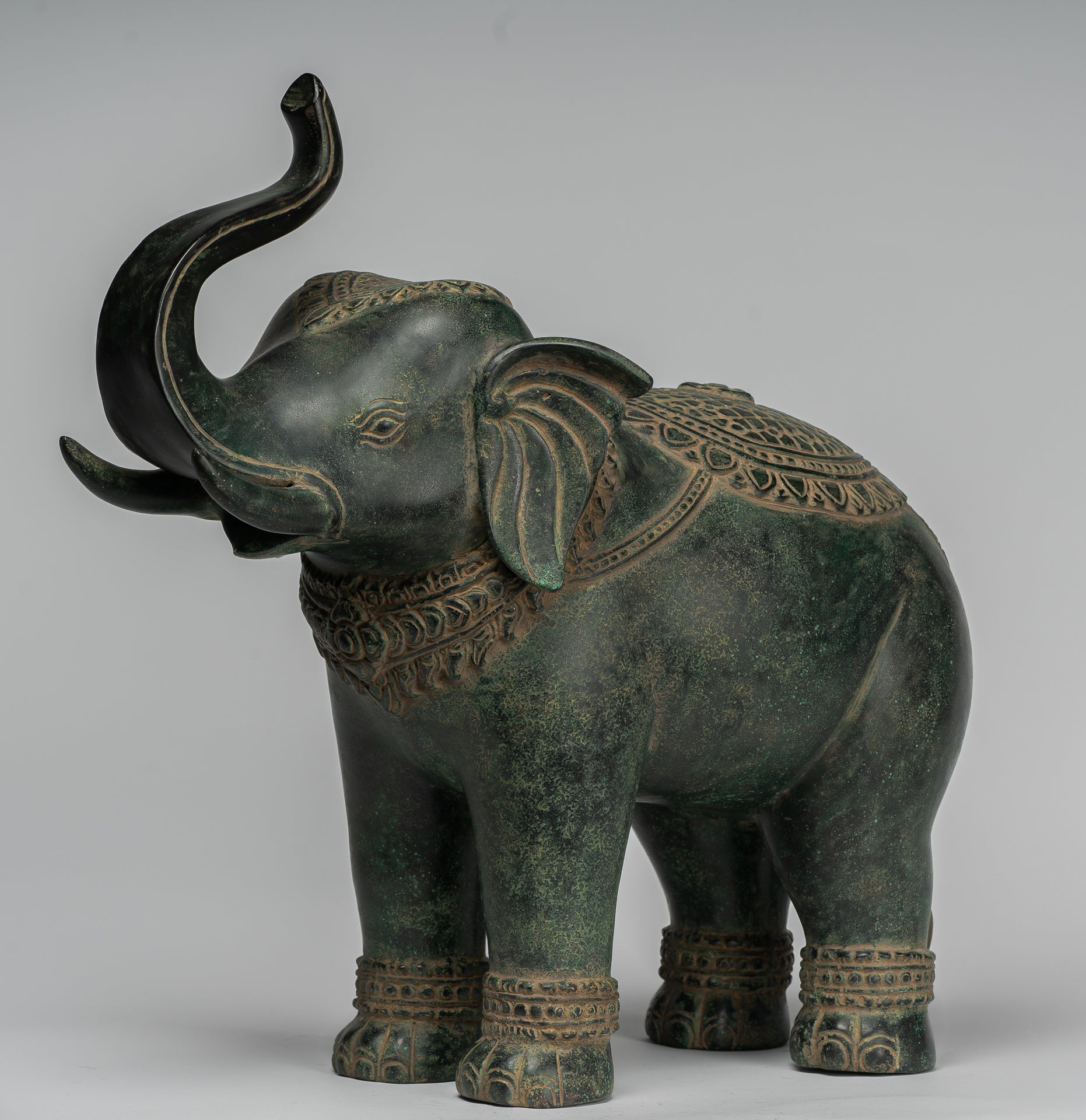 Estatua de elefante de trompetación de bronce de estilo jemer antiguo - 38 cm/15 "de alto