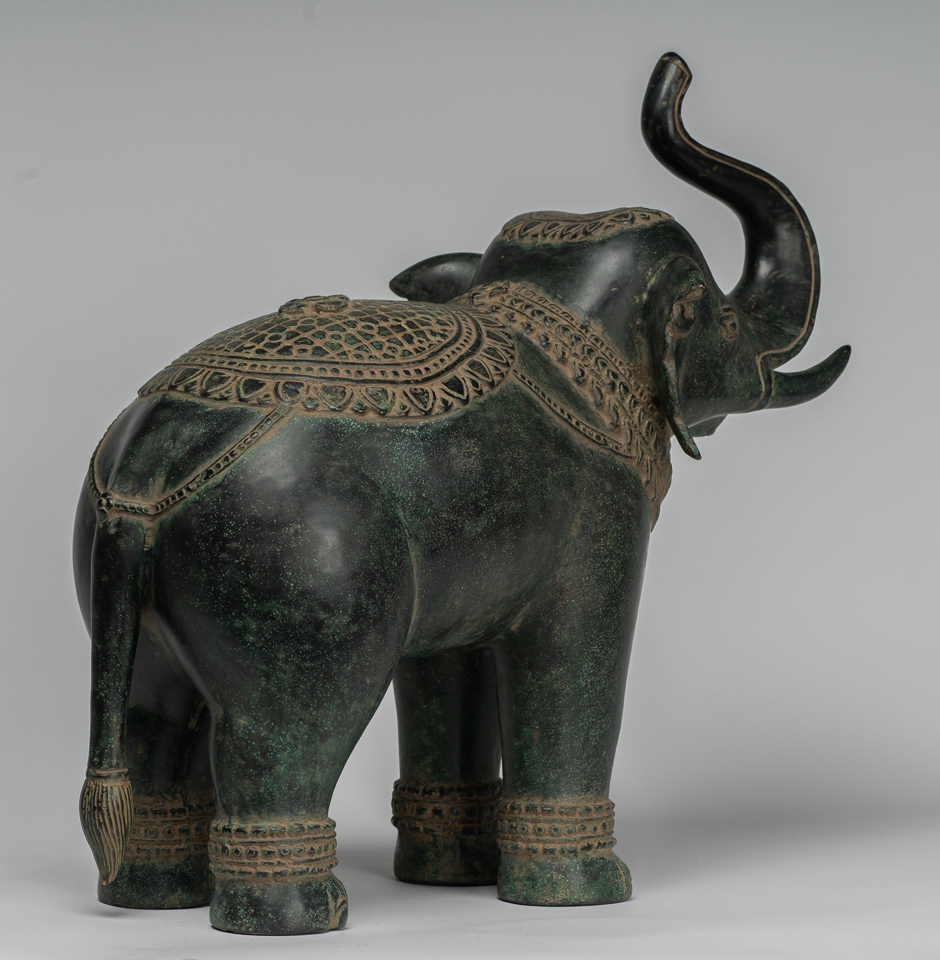 Estatua de elefante de trompetación de bronce de estilo jemer antiguo - 38 cm/15 "de alto