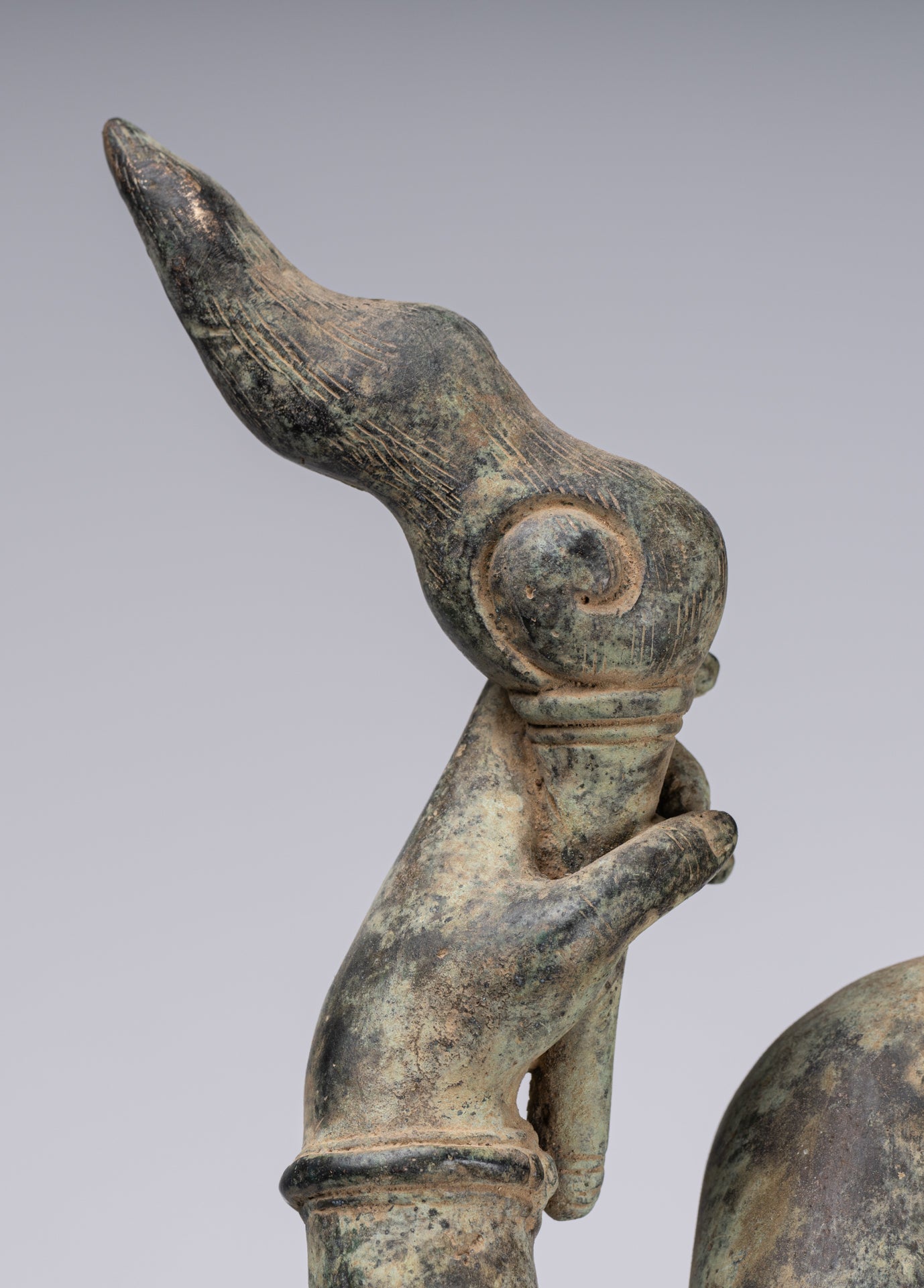 Statua Shiva - Antique in stile indonesiano Bronzo giavanese in piedi statua Shiva a 4 bracci - 82 cm/33 "