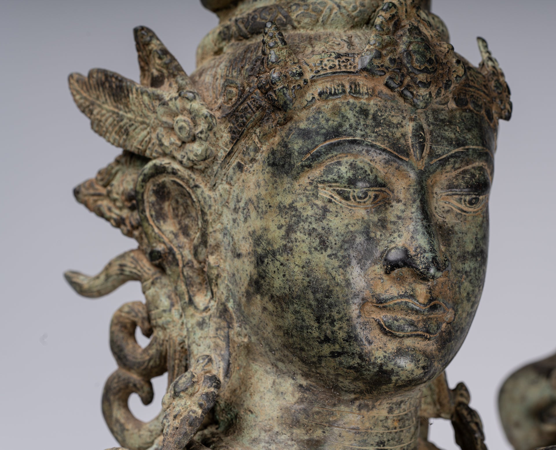 Statua Shiva - Antique in stile indonesiano Bronzo giavanese in piedi statua Shiva a 4 bracci - 82 cm/33 "