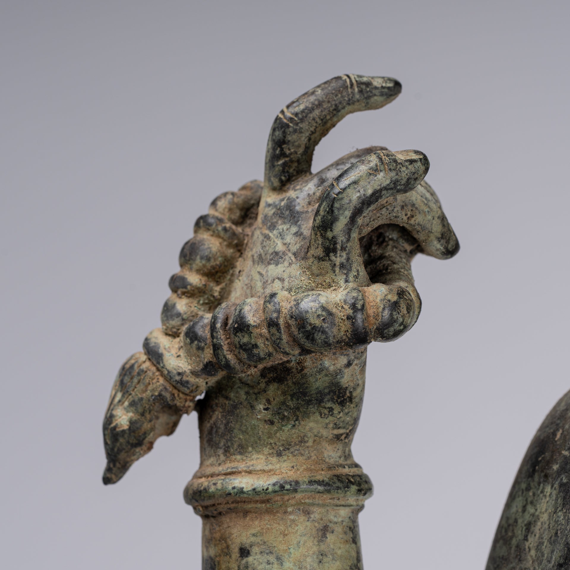 Statua Shiva - Antique in stile indonesiano Bronzo giavanese in piedi statua Shiva a 4 bracci - 82 cm/33 "