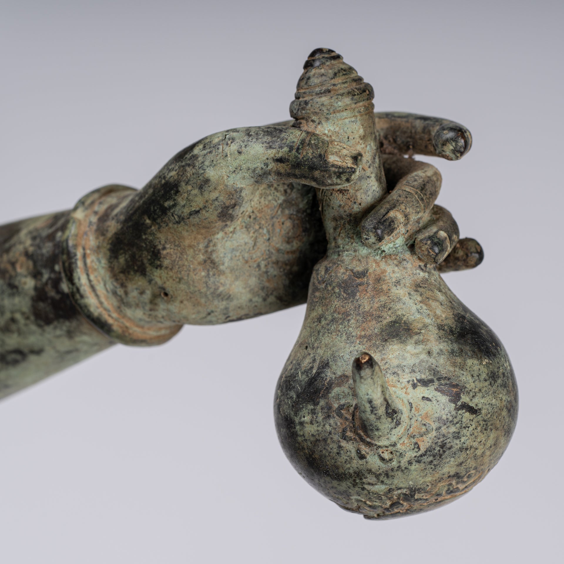 Statua Shiva - Antique in stile indonesiano Bronzo giavanese in piedi statua Shiva a 4 bracci - 82 cm/33 "