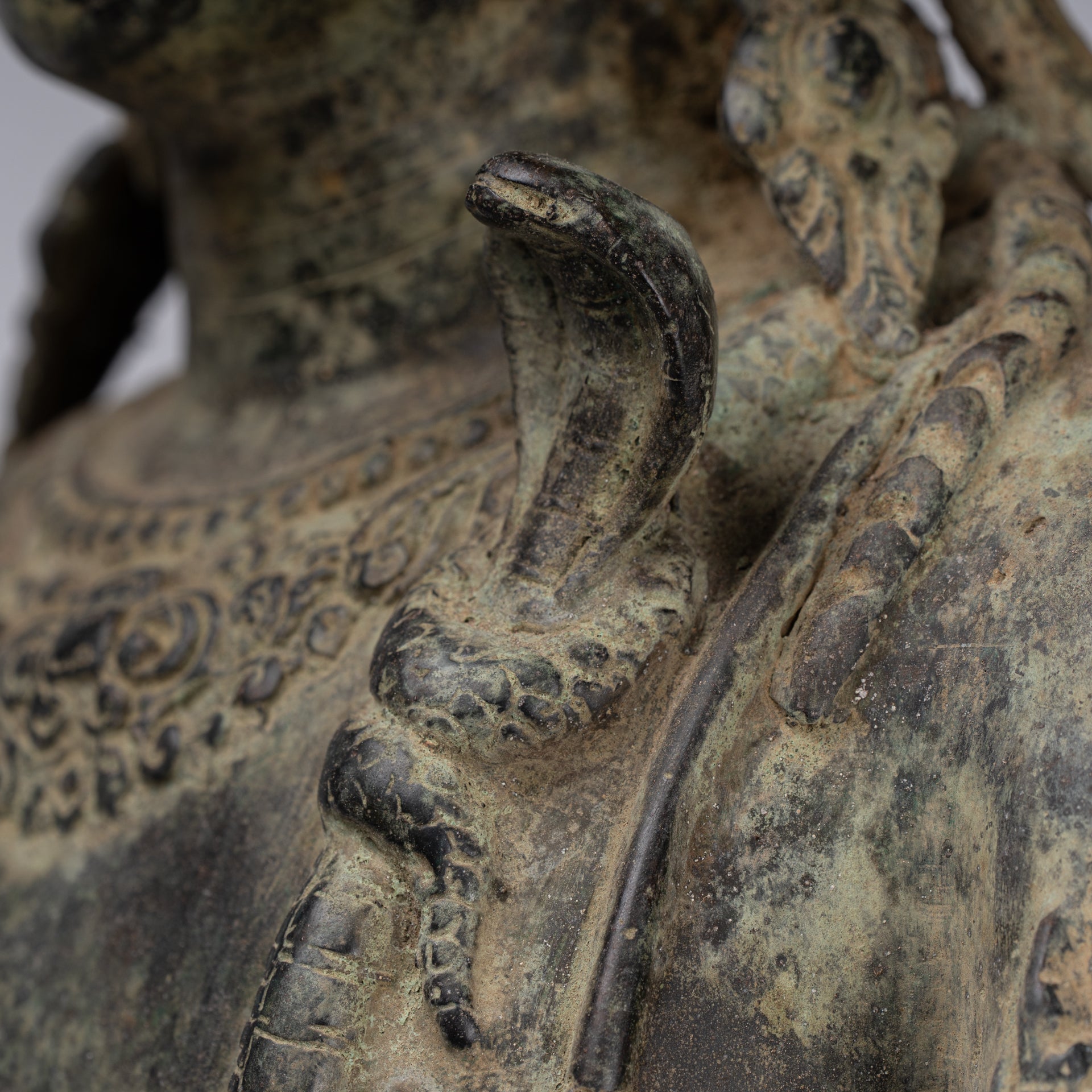 Statua Shiva - Antique in stile indonesiano Bronzo giavanese in piedi statua Shiva a 4 bracci - 82 cm/33 "