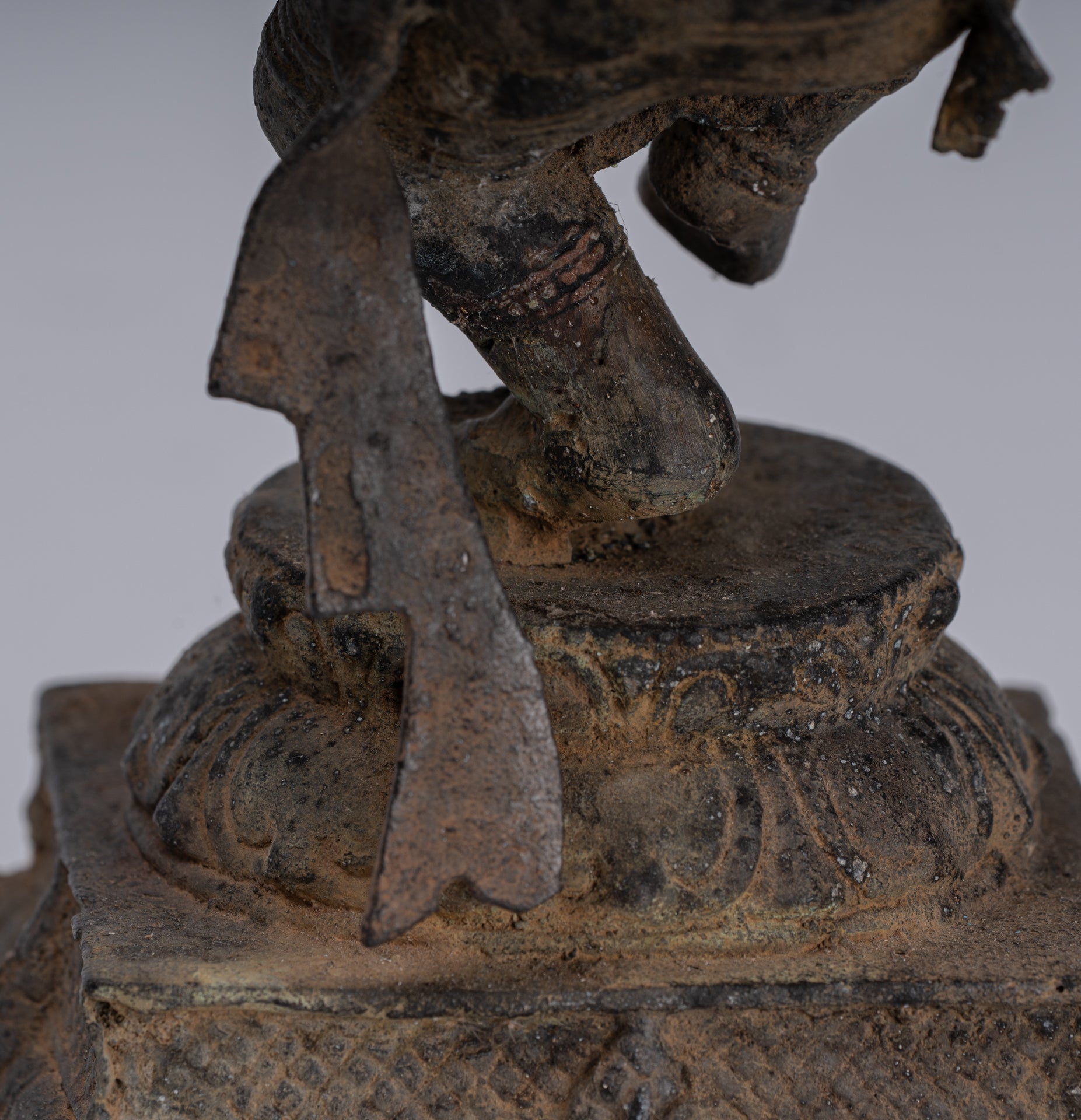 Estatua de Ganesha - Estatua de Ganesha indonesia de baile de bronce de estilo javanés.