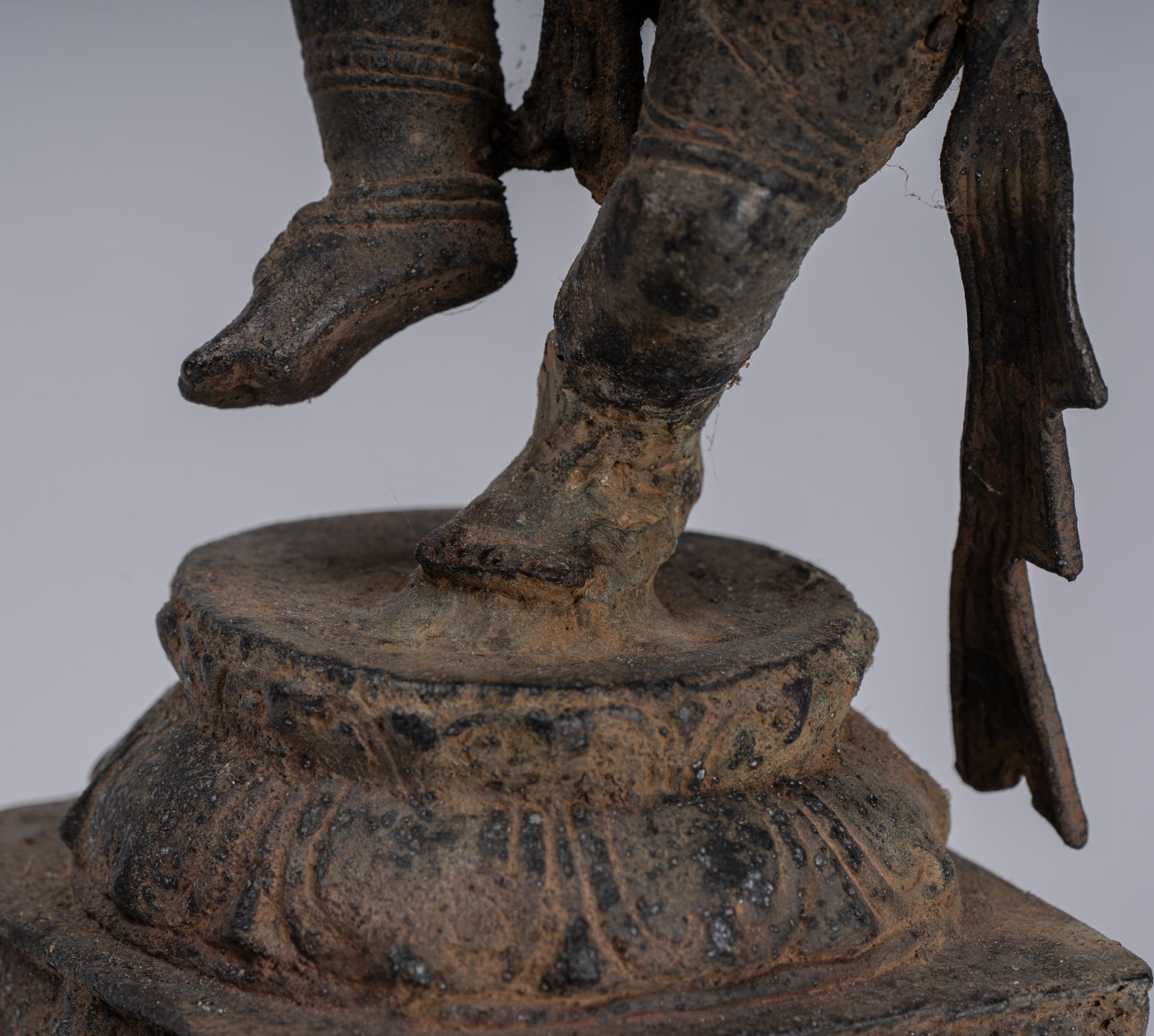 Estatua de Ganesha - Estatua de Ganesha indonesia de baile de bronce de estilo javanés.