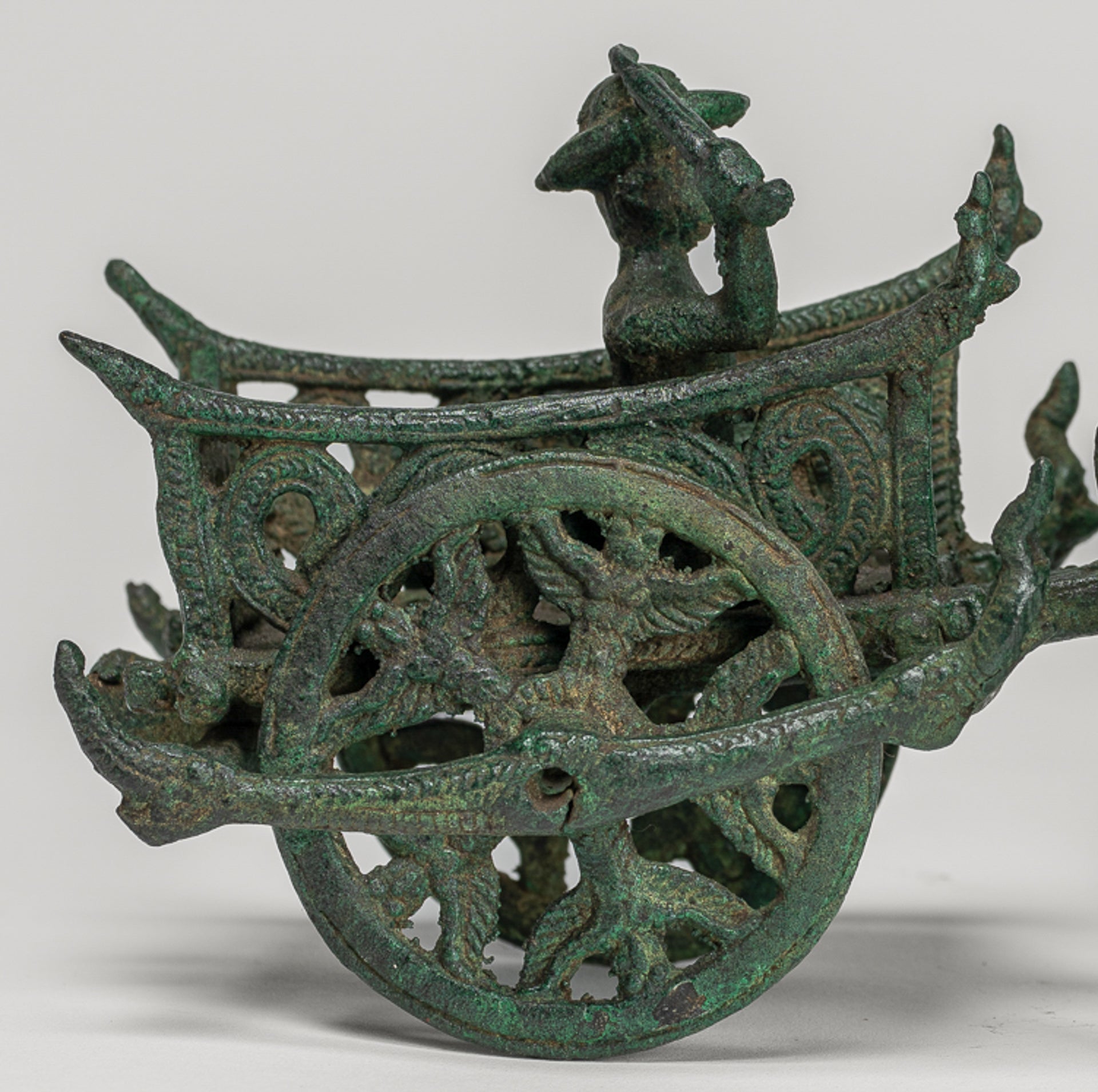 Statue de chariot de bœuf - Statue de chariot de bœuf en bronze de style khmer antique - 24 cm / 10 "