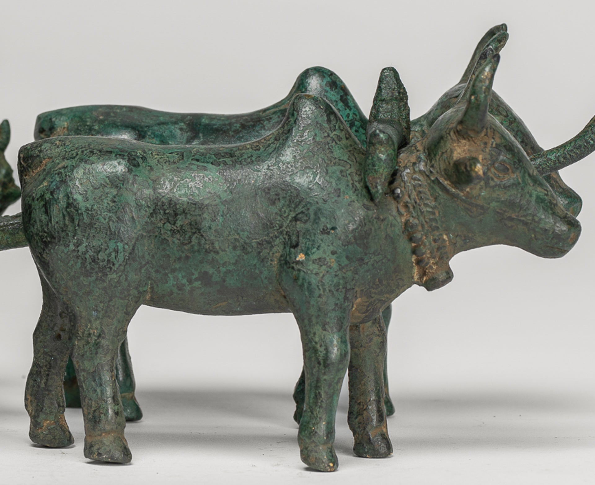 Statue de chariot de bœuf - Statue de chariot de bœuf en bronze de style khmer antique - 24 cm / 10 "