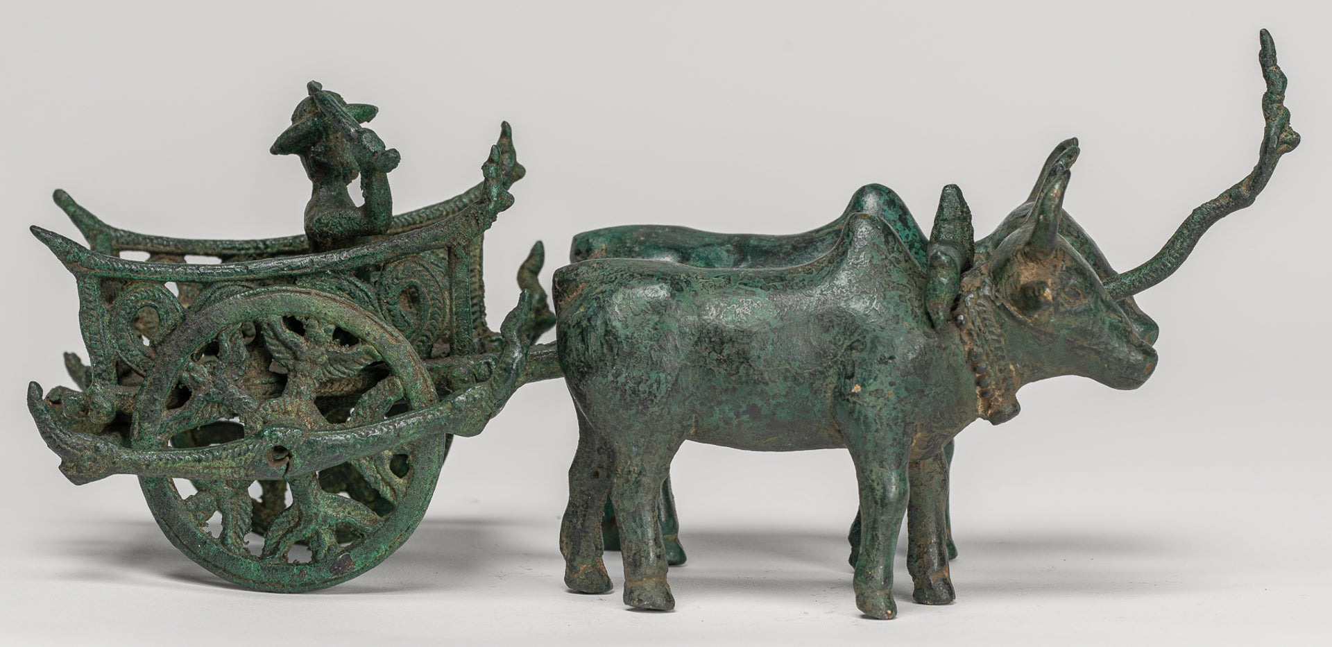 Statue de chariot de bœuf - Statue de chariot de bœuf en bronze de style khmer antique - 24 cm / 10 "