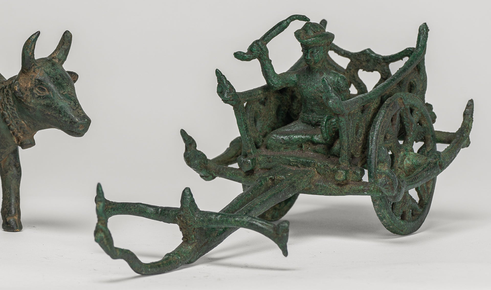 Statue de chariot de bœuf - Statue de chariot de bœuf en bronze de style khmer antique - 24 cm / 10 "