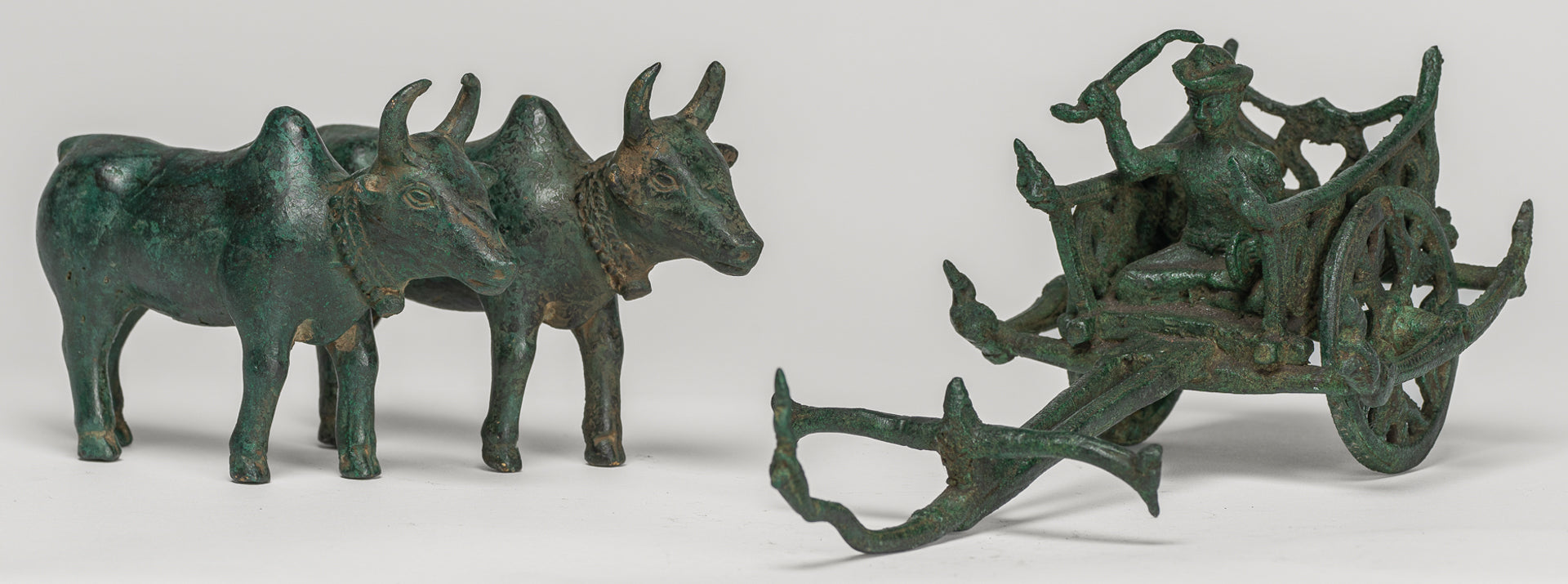 Statue de chariot de bœuf - Statue de chariot de bœuf en bronze de style khmer antique - 24 cm / 10 "
