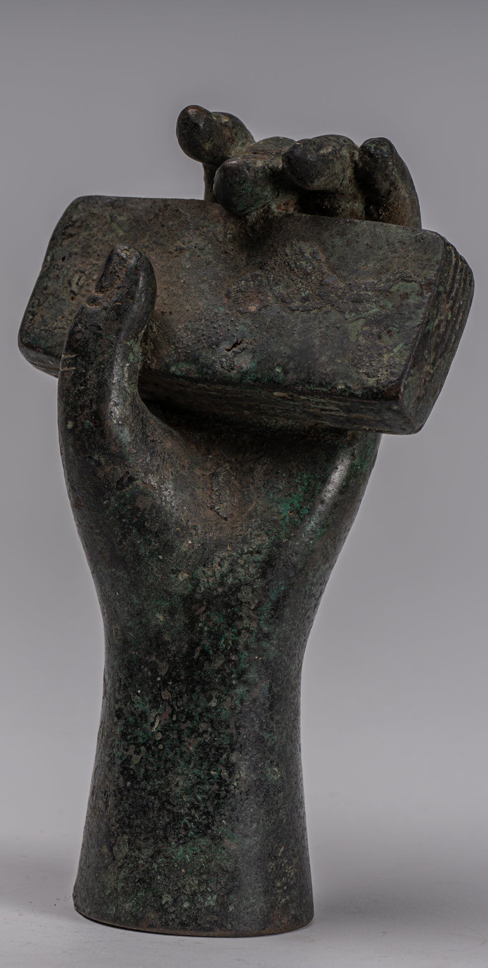 Mano di bronzo del sud -est asiatico e sutra del sud -est asiatico. 16 cm/6 "