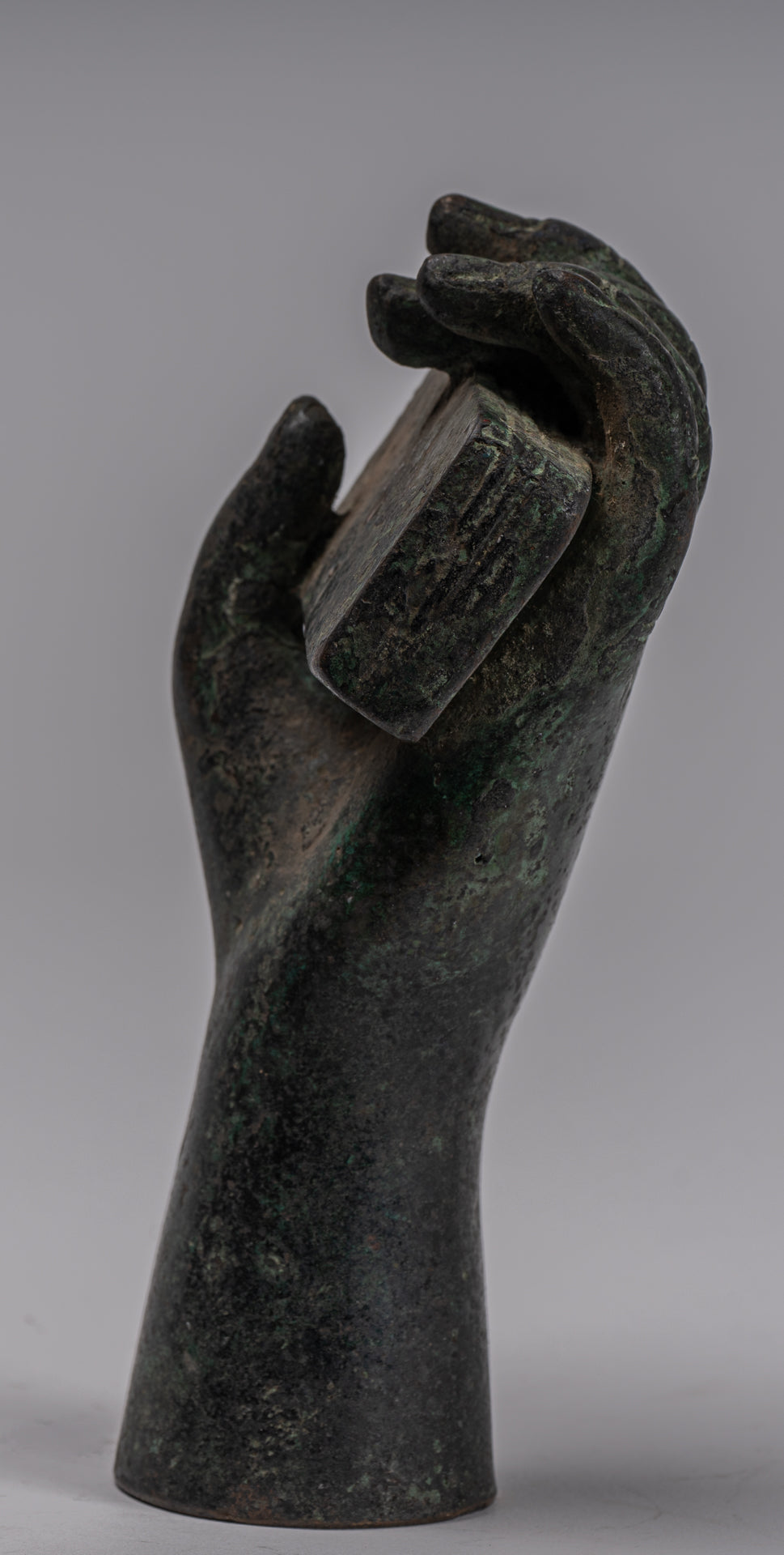 Mano di bronzo del sud -est asiatico e sutra del sud -est asiatico. 16 cm/6 "