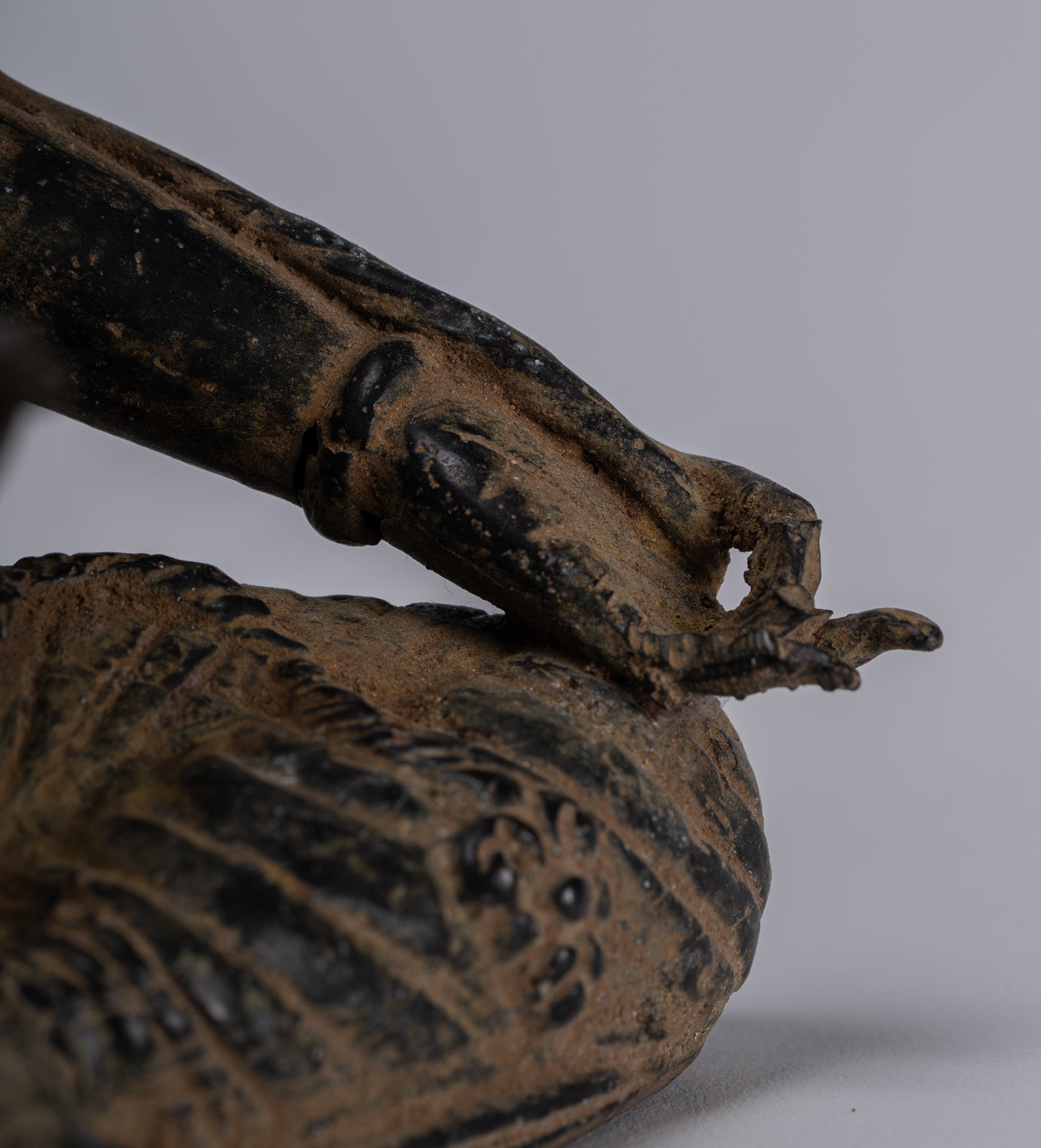 Statua di Tara - Antique Java Style Majapahit Seduto Devi Devi Tara Statua - 26 cm/10 "