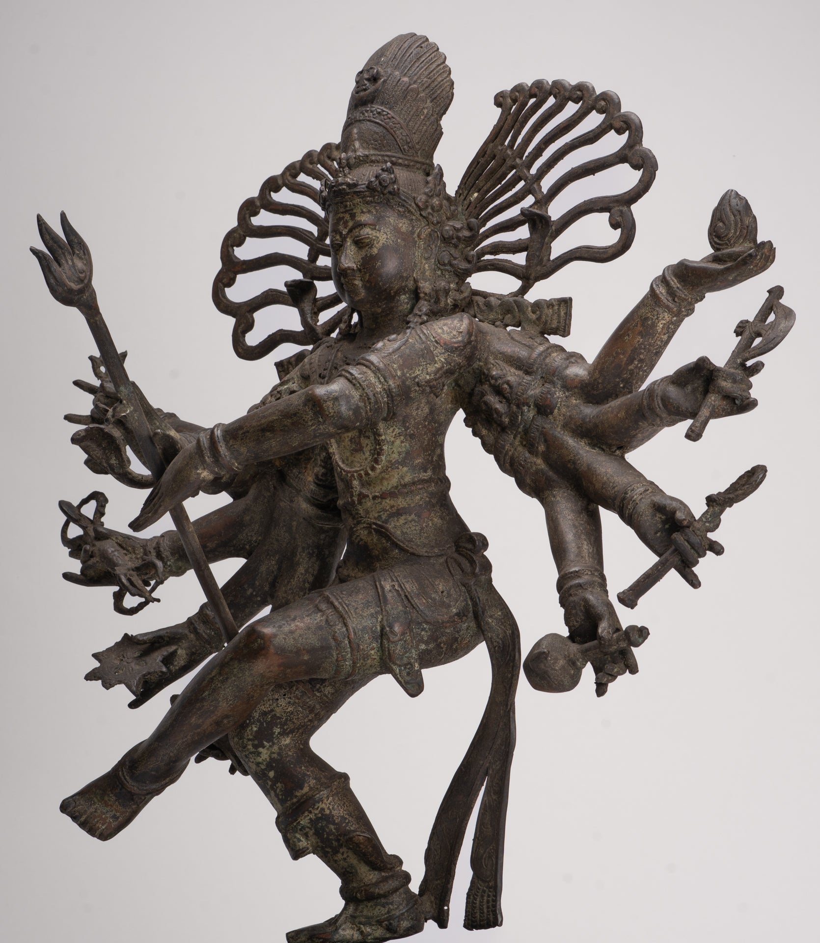 Statue antique de Shiva dansant en bronze de style javanais en tant que Seigneur Nataraja - 34,5 cm de haut
