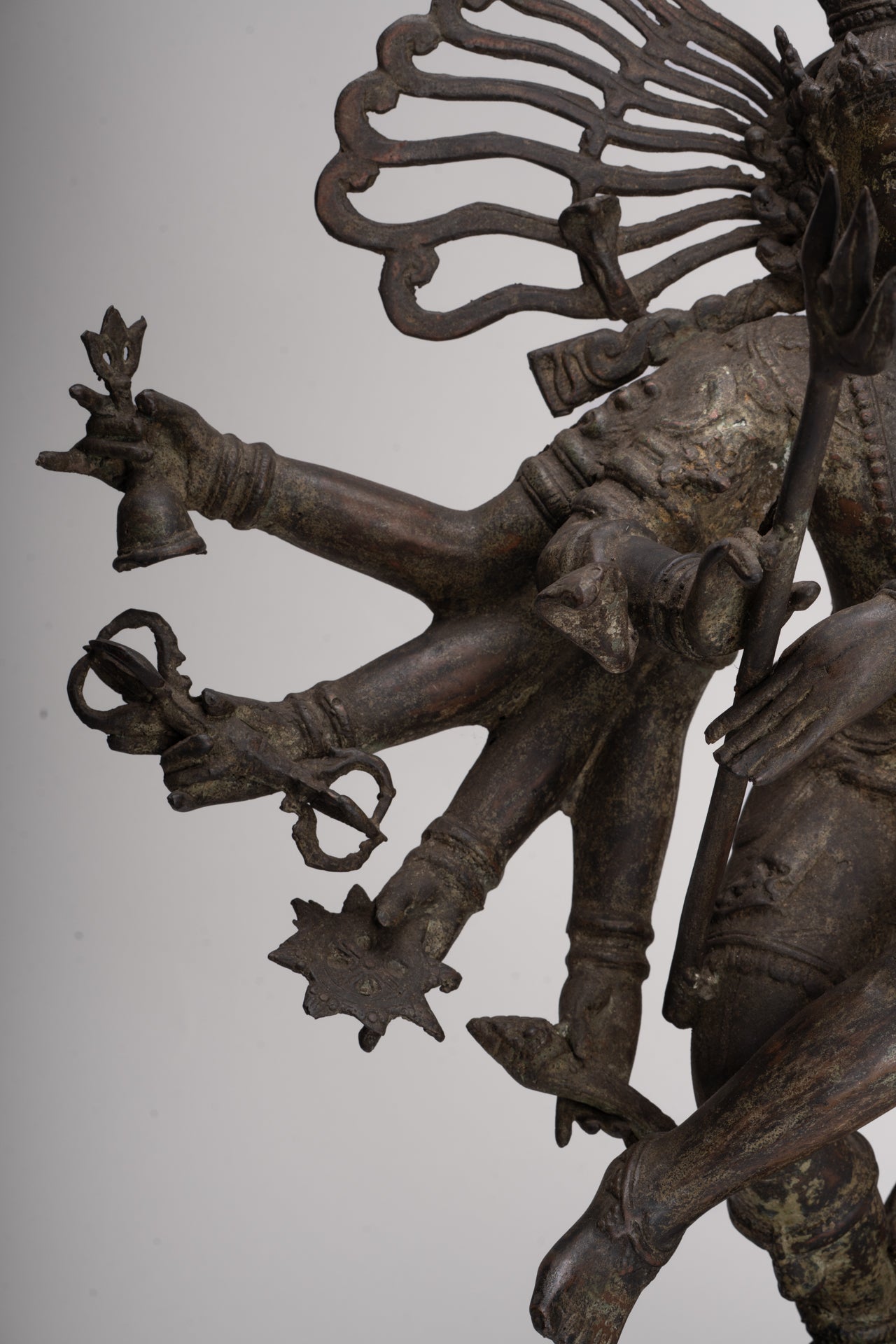 Statue antique de Shiva dansant en bronze de style javanais en tant que Seigneur Nataraja - 34,5 cm de haut