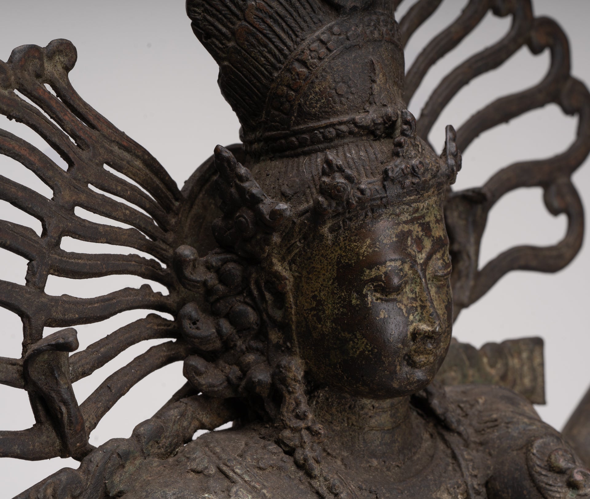 Statue antique de Shiva dansant en bronze de style javanais en tant que Seigneur Nataraja - 34,5 cm de haut