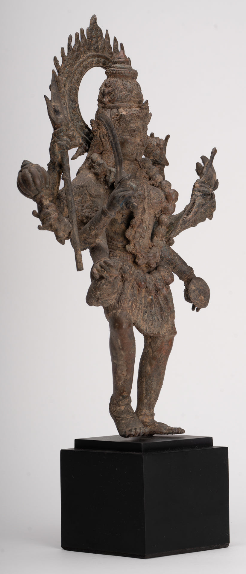 Statue de Kali - Statue de Kali ou Mahakali debout en bronze de style Java antique Majapahit - 43 cm/17"