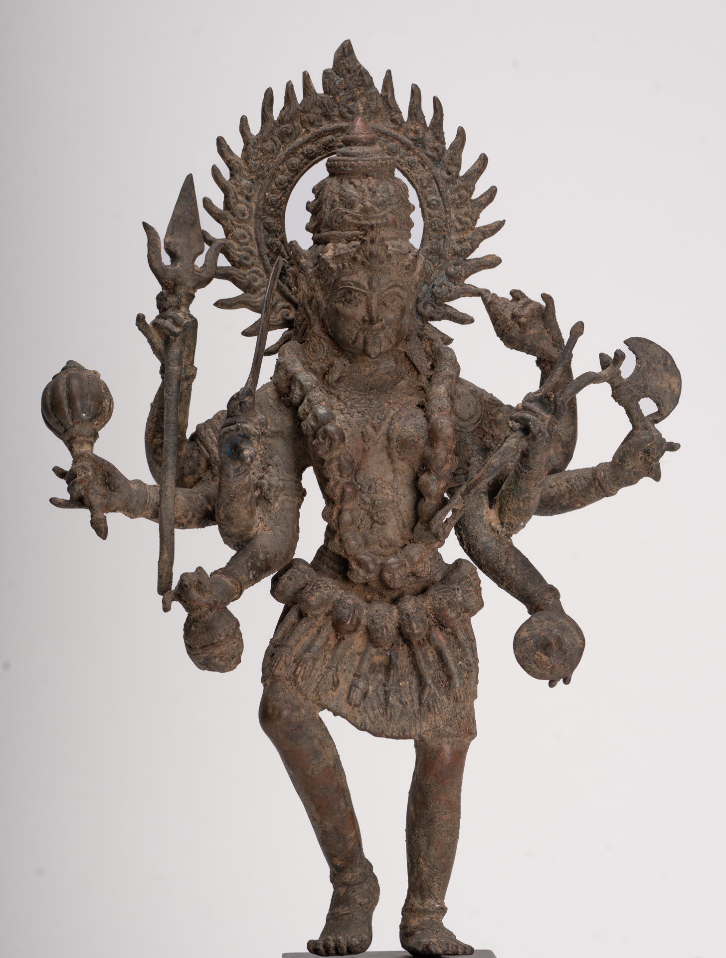 Statue de Kali - Statue de Kali ou Mahakali debout en bronze de style Java antique Majapahit - 43 cm/17"