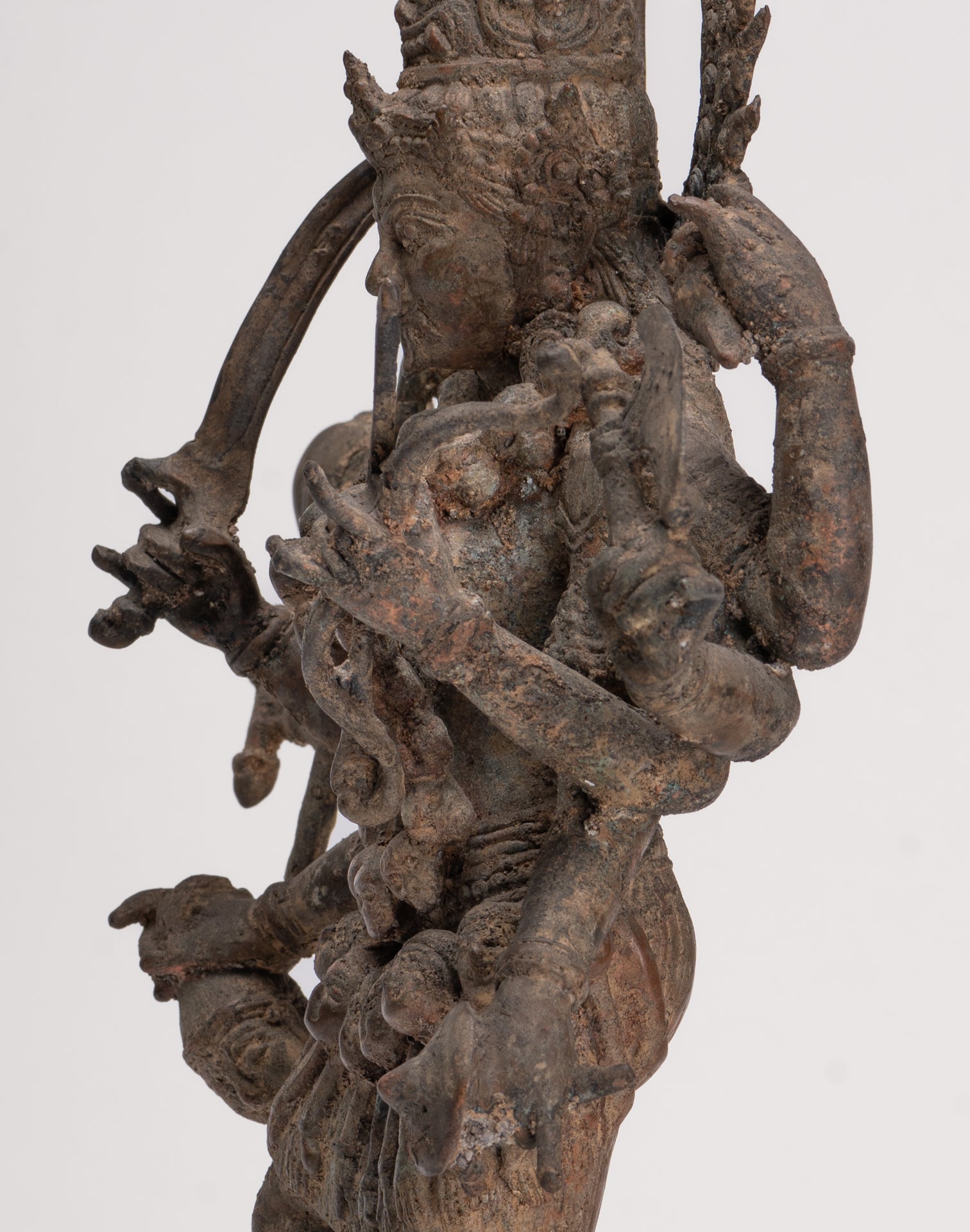 Statue de Kali - Statue de Kali ou Mahakali debout en bronze de style Java antique Majapahit - 43 cm/17"