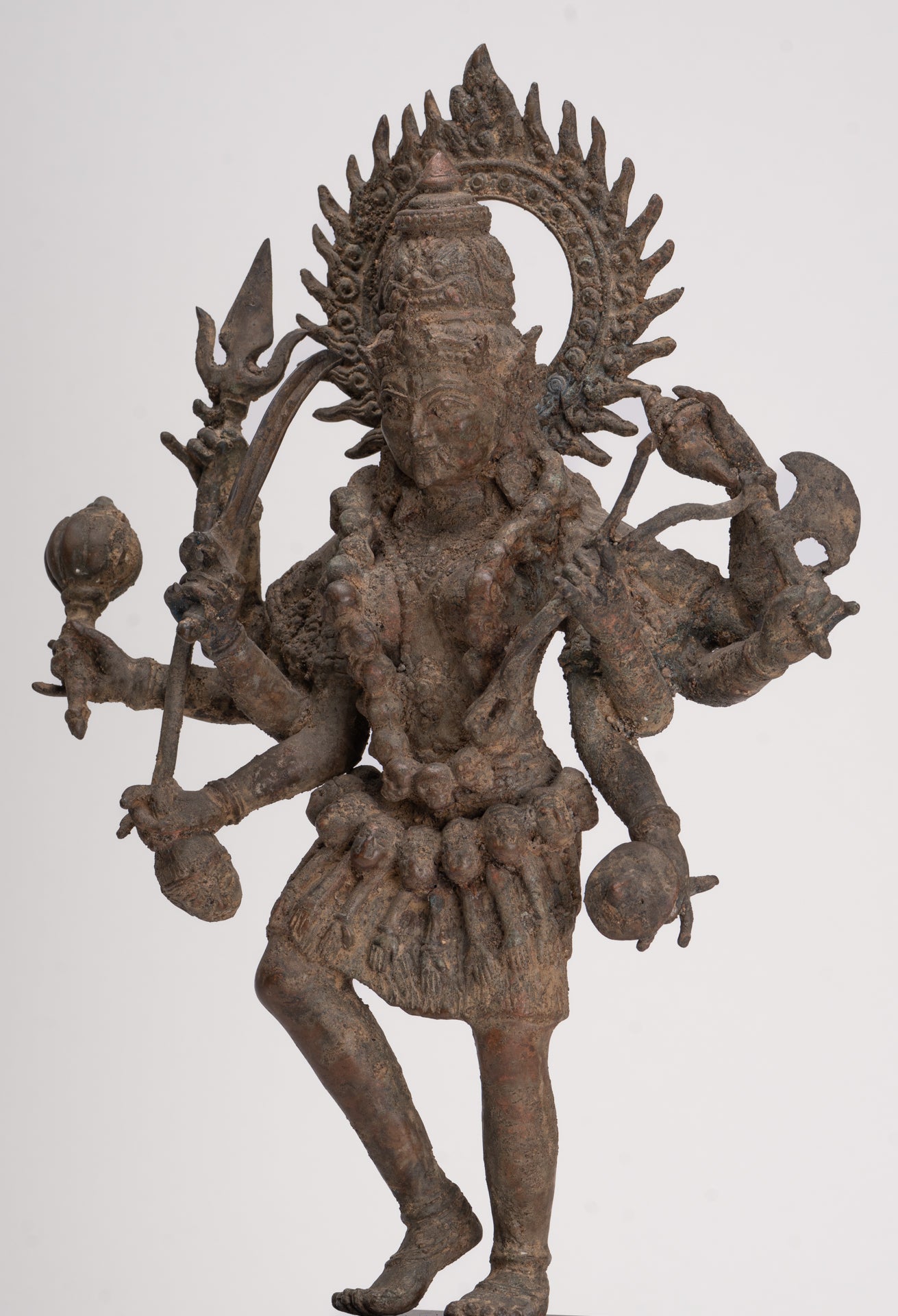 Statue de Kali - Statue de Kali ou Mahakali debout en bronze de style Java antique Majapahit - 43 cm/17"
