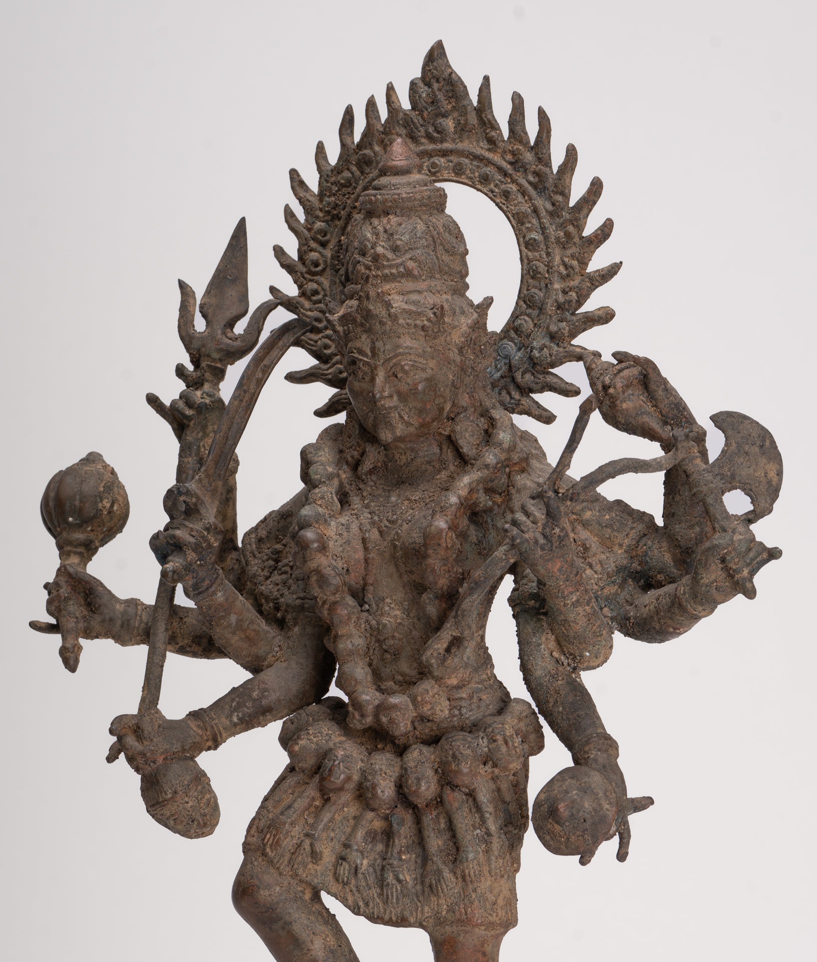 Statue de Kali - Statue de Kali ou Mahakali debout en bronze de style Java antique Majapahit - 43 cm/17"
